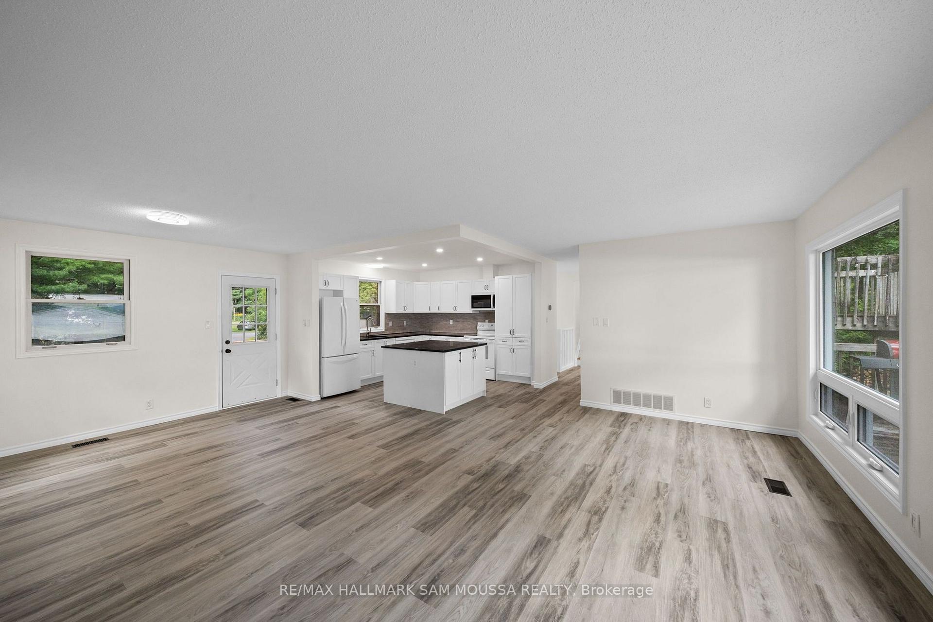 Photo 18 of 208 Baillie Avenue, Ottawa, Constance Bay — HOMEH
