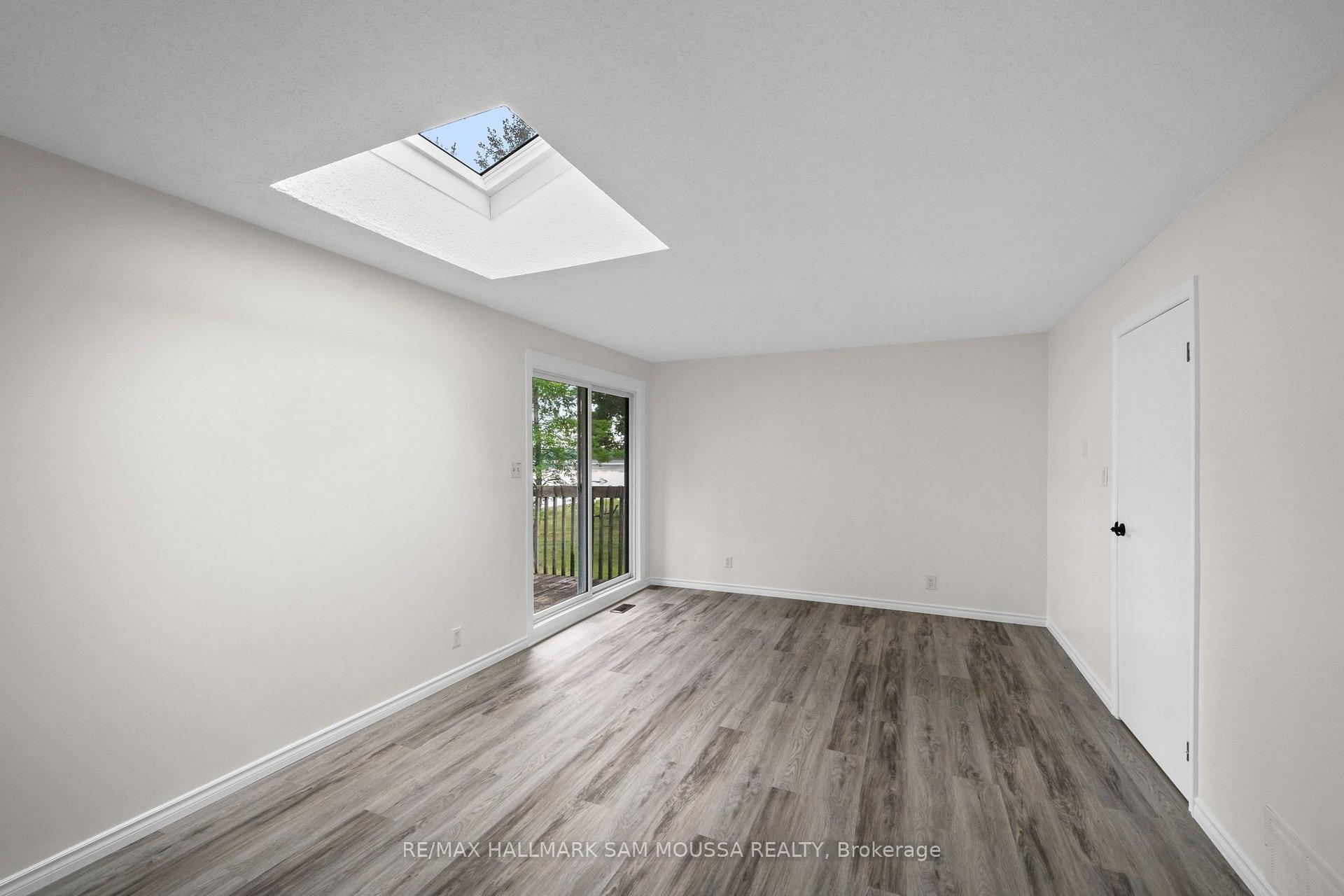 Photo 24 of 208 Baillie Avenue, Ottawa, Constance Bay — HOMEH