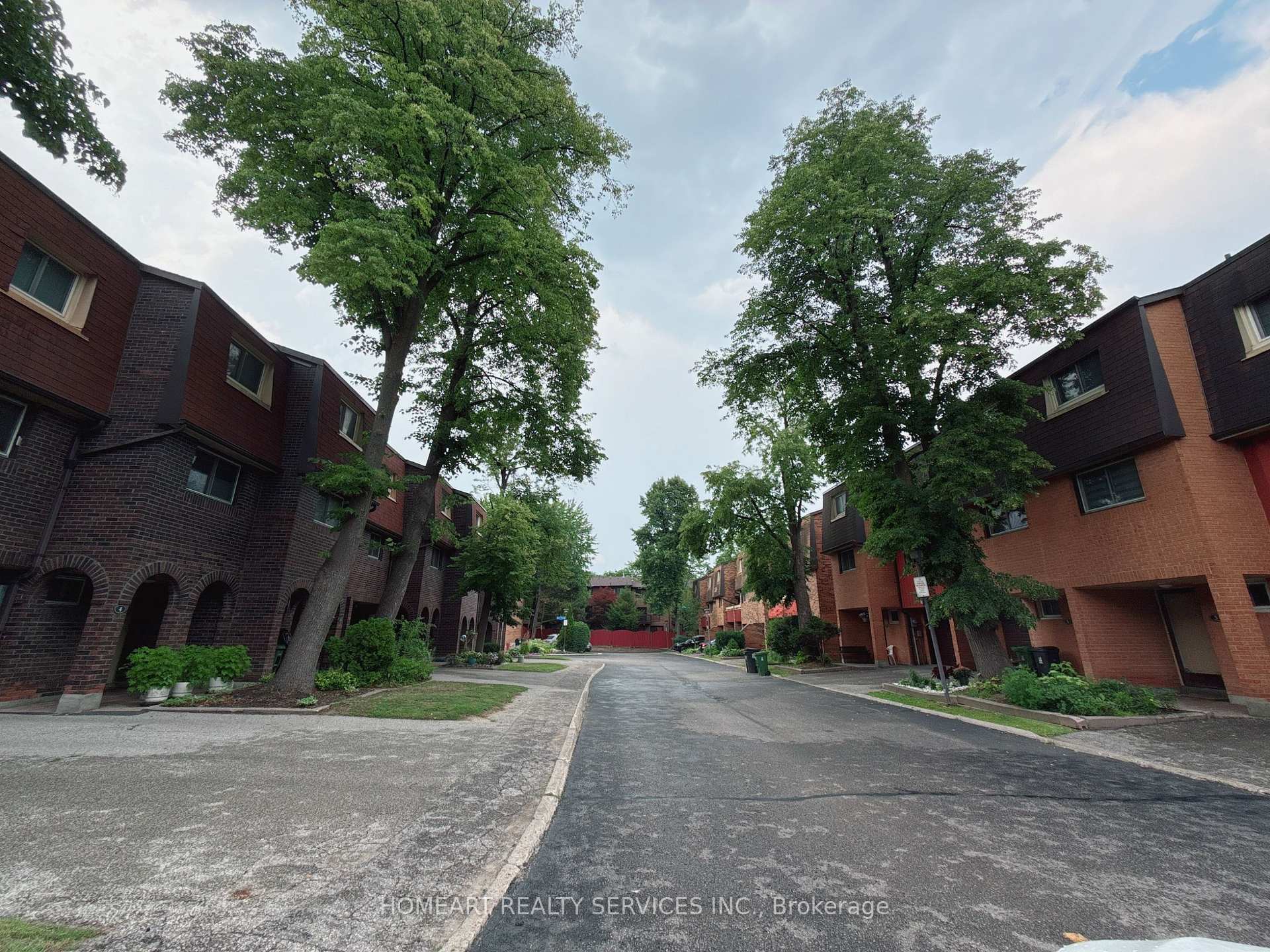 Photo 24 of 9 Poets Walkway, North York, Pleasant View — HOMEH