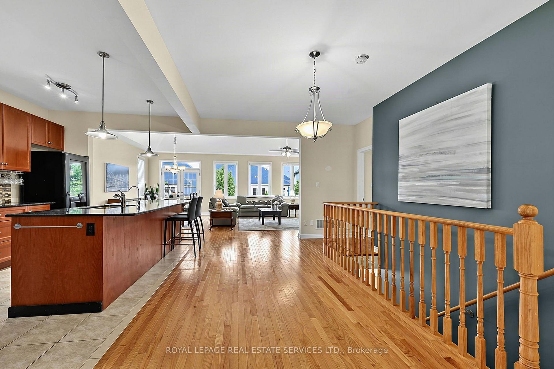Photo 5 of 17 Leeward Circle, Wasaga Beach — HOMEH