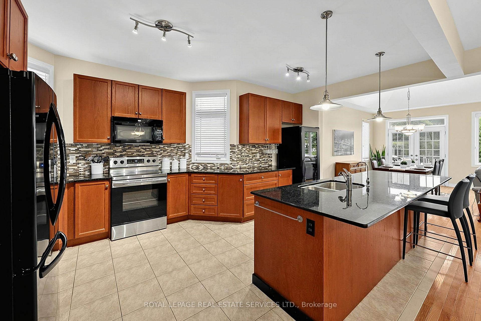 Photo 11 of 17 Leeward Circle, Wasaga Beach — HOMEH