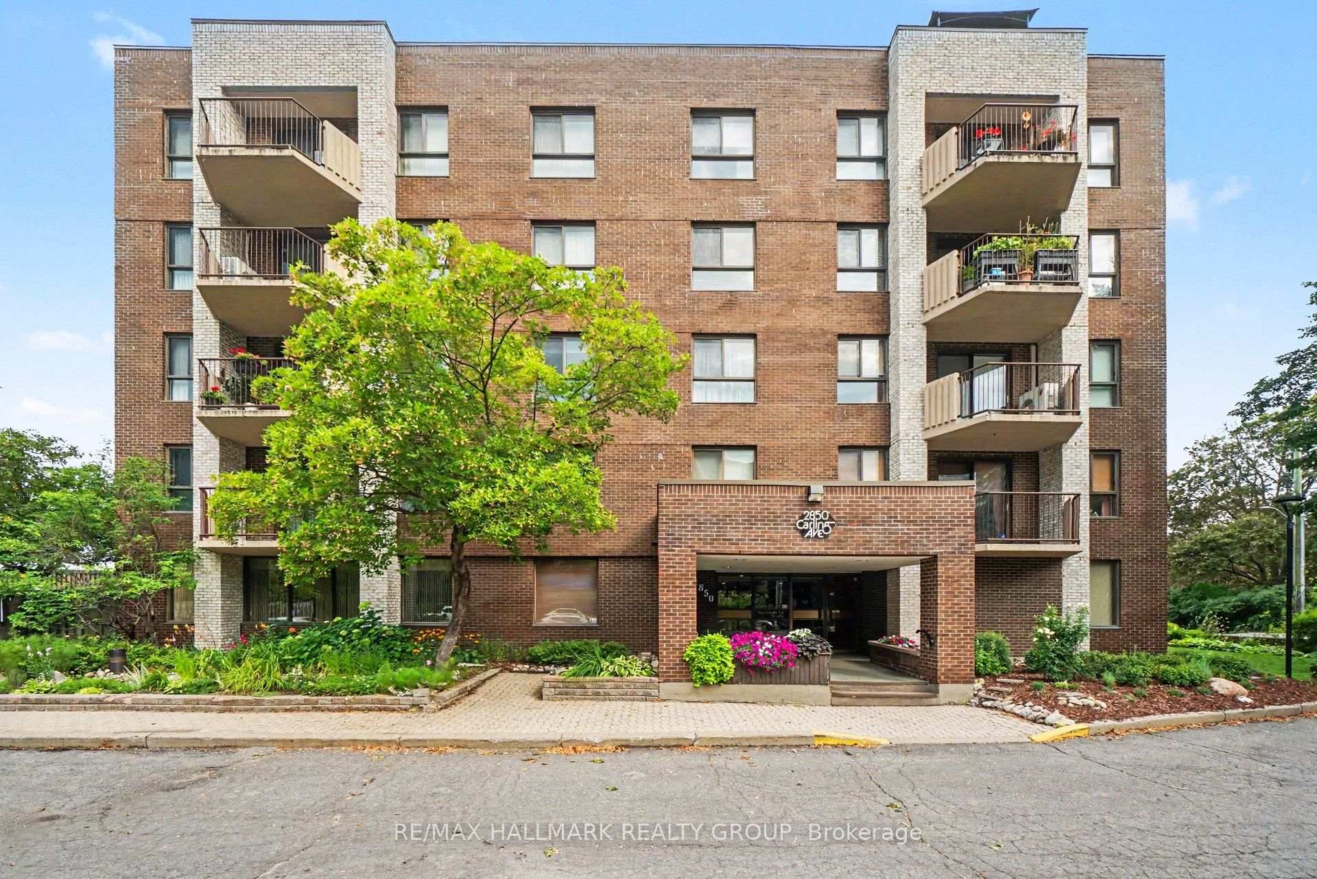 Photo of Unit 302, 2850 Carling Avenue