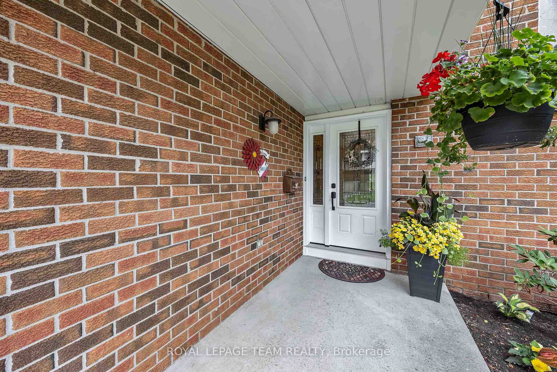 Photo 5 of 25 Tamblyn Crescent, Ottawa, Kanata - Katimavik — HOMEH