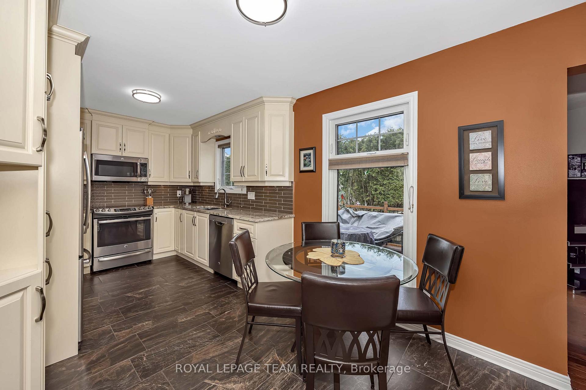 Photo 12 of 25 Tamblyn Crescent, Ottawa, Kanata - Katimavik — HOMEH