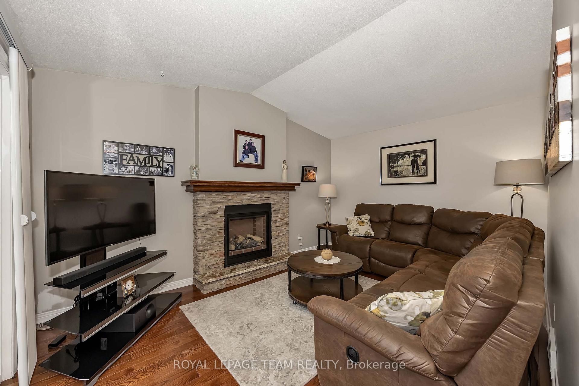 Photo 17 of 25 Tamblyn Crescent, Ottawa, Kanata - Katimavik — HOMEH