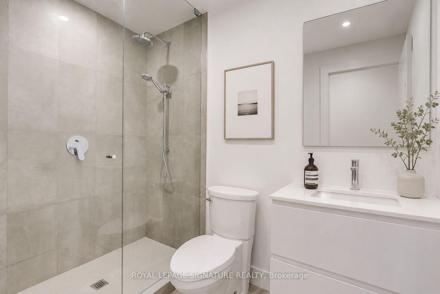 Photo 4 of Unit 2, 390 Palmerston Boulevard, Toronto, Palmerston-Little Italy — HOMEH