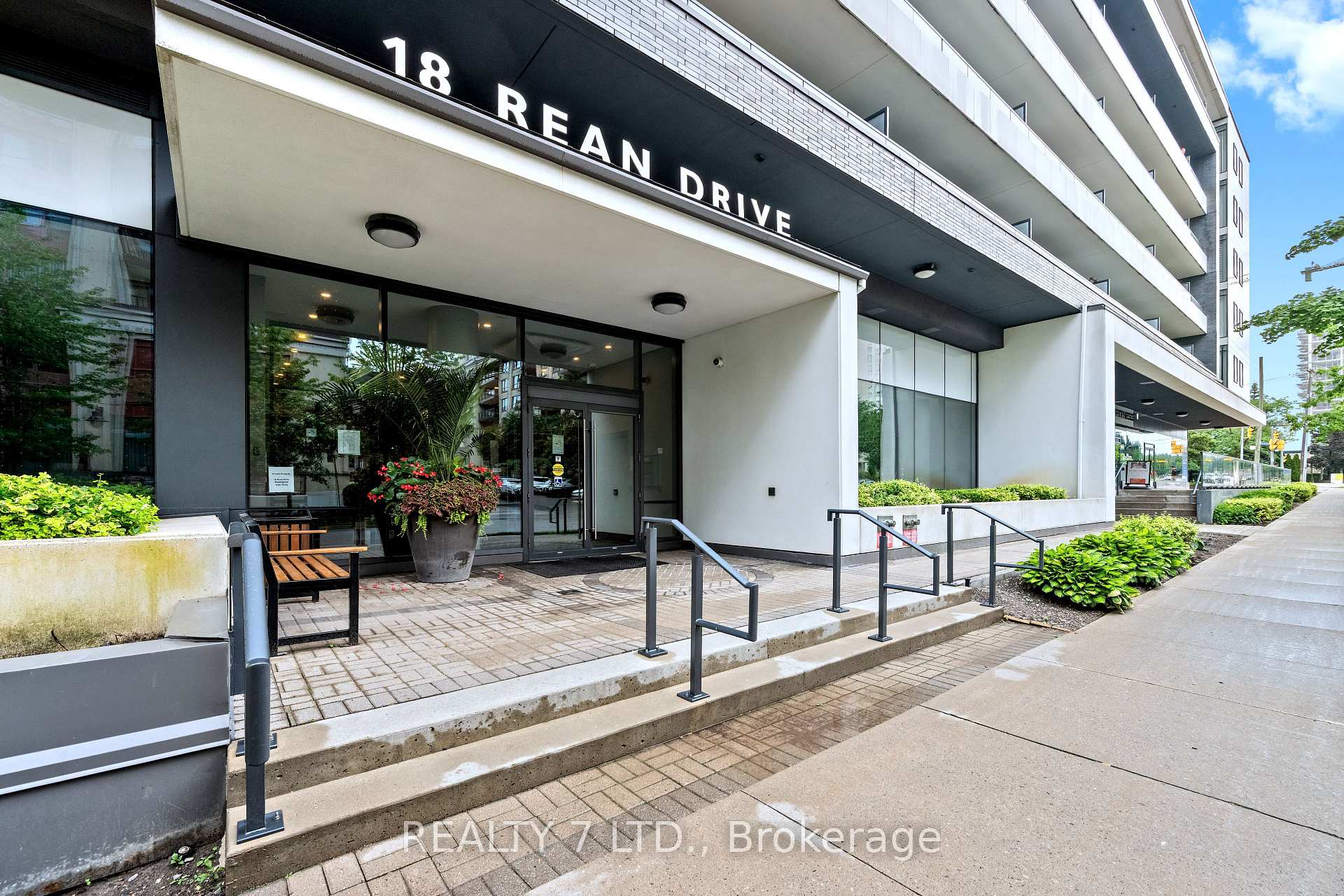 Photo 4 of Unit 624, 18 Rean Drive, North York, Bayview Village — HOMEH