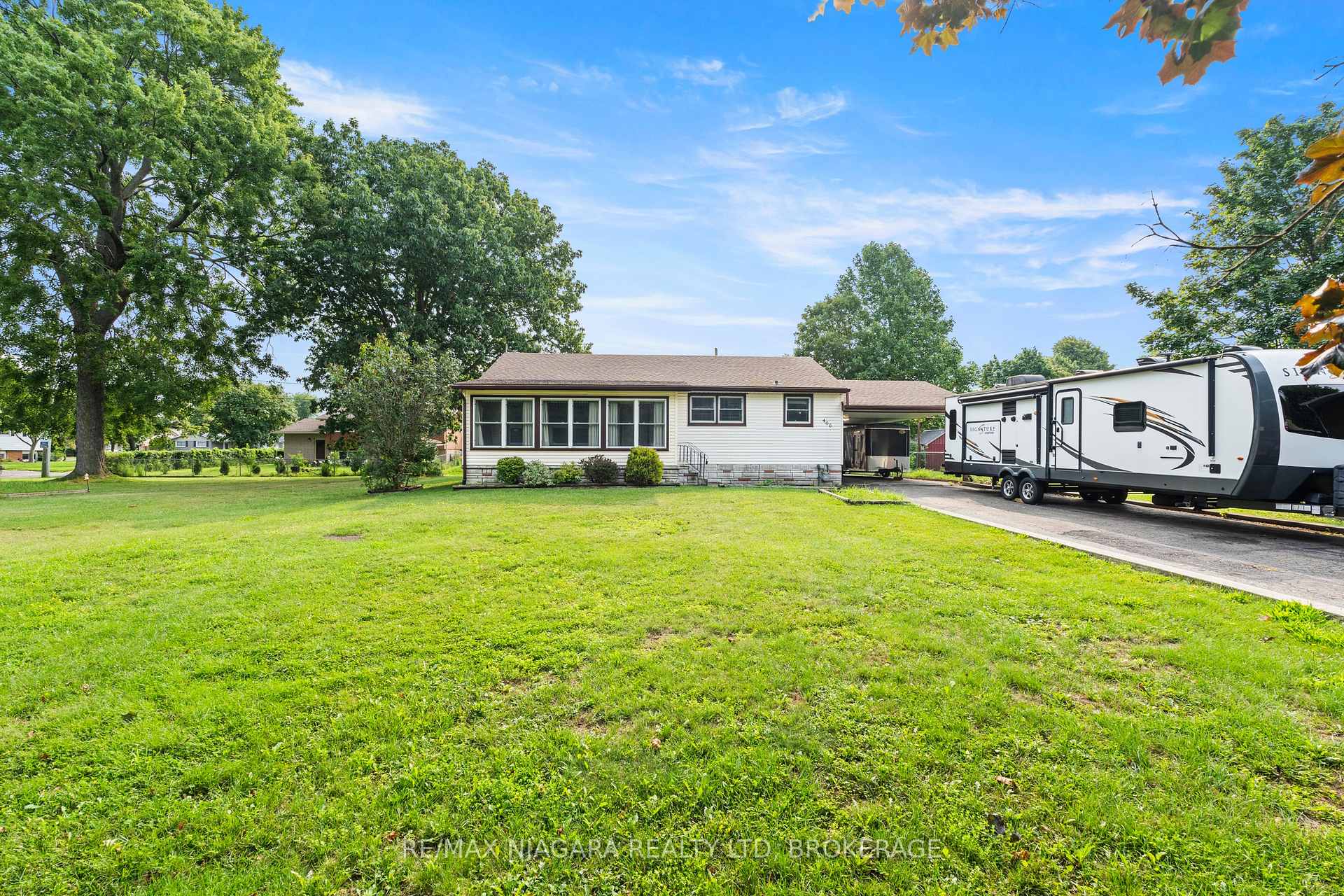 Photo 1 of 466 Clare Avenue, Welland, Prince Charles — HOMEH