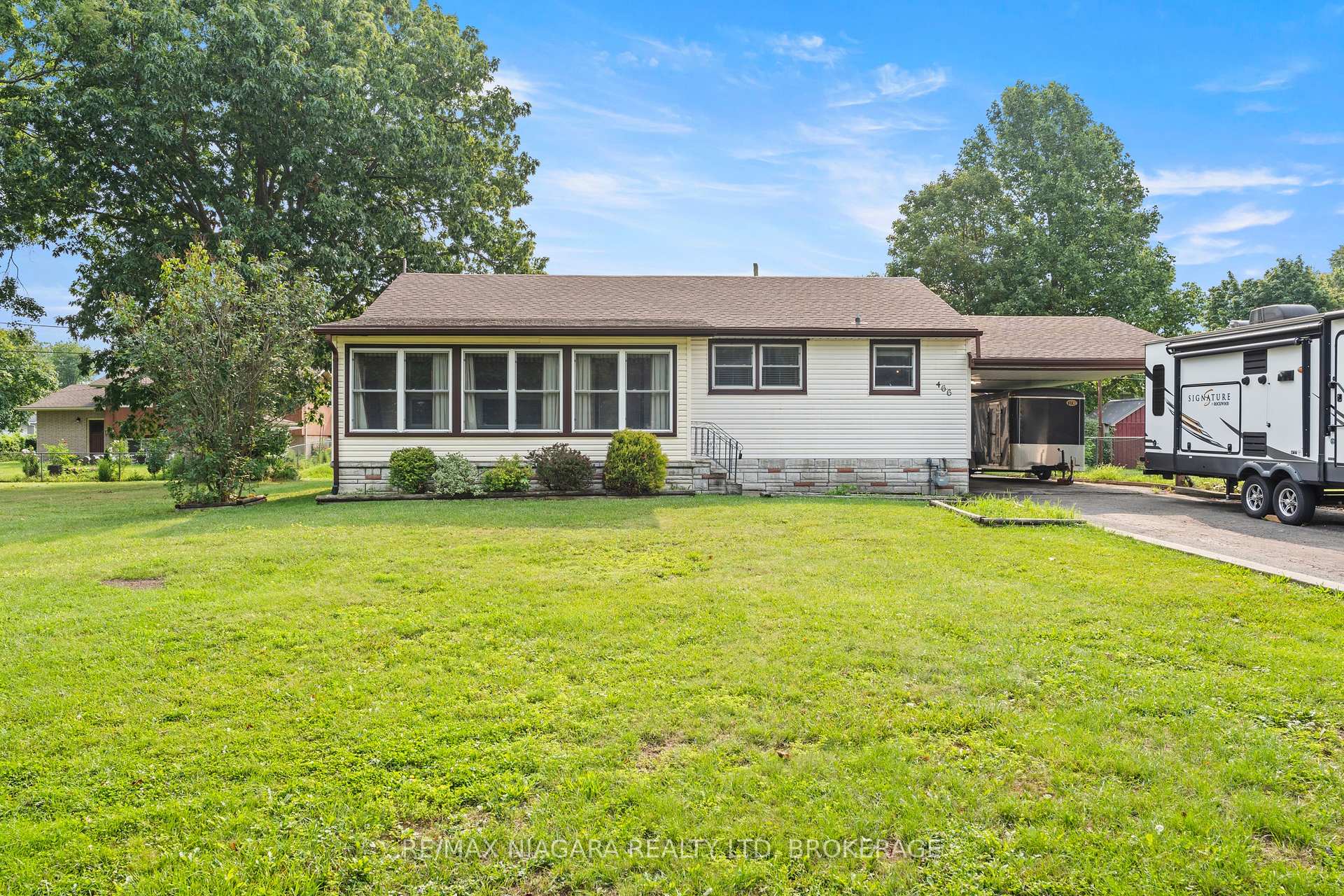 Photo 2 of 466 Clare Avenue, Welland, Prince Charles — HOMEH