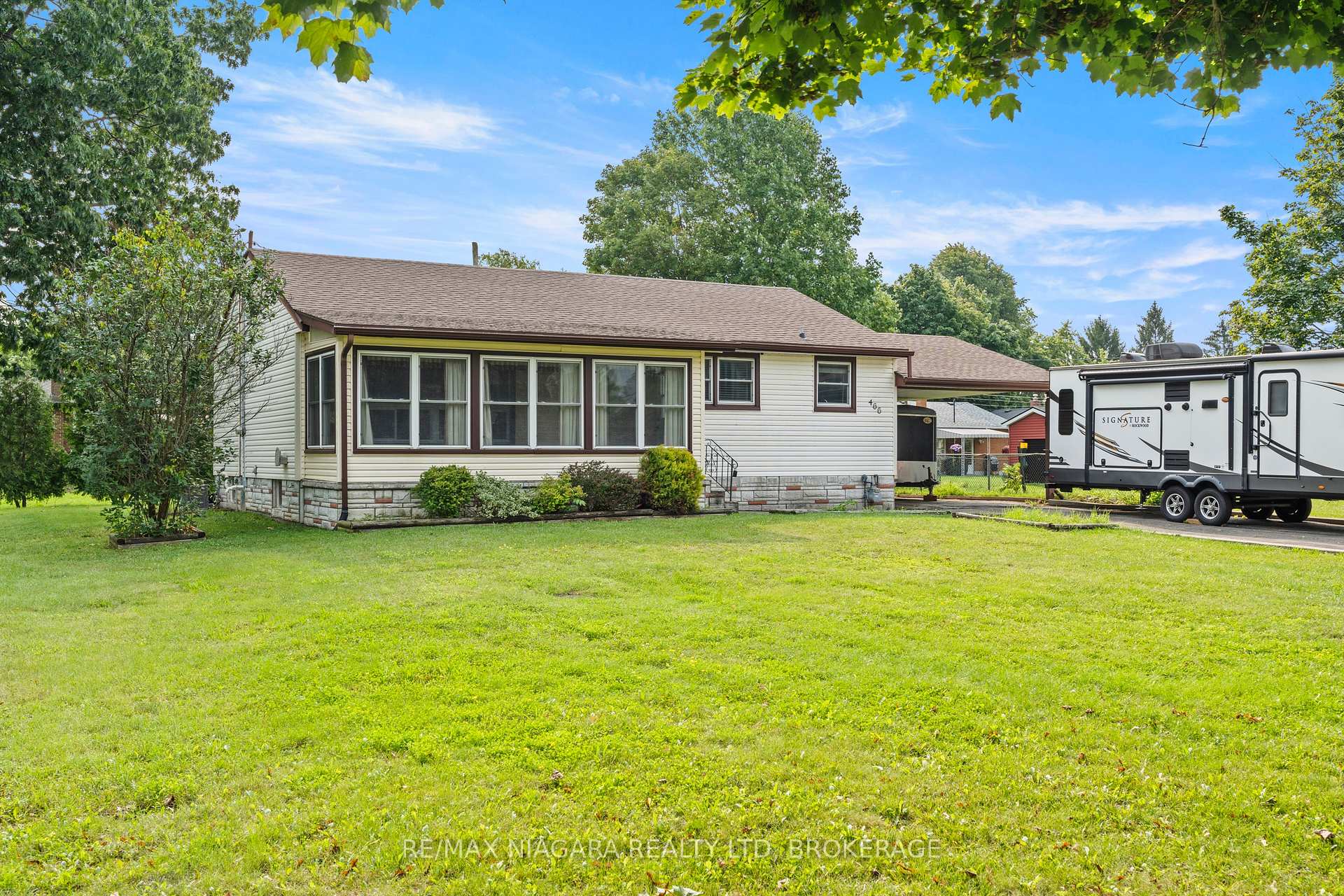 Photo 4 of 466 Clare Avenue, Welland, Prince Charles — HOMEH