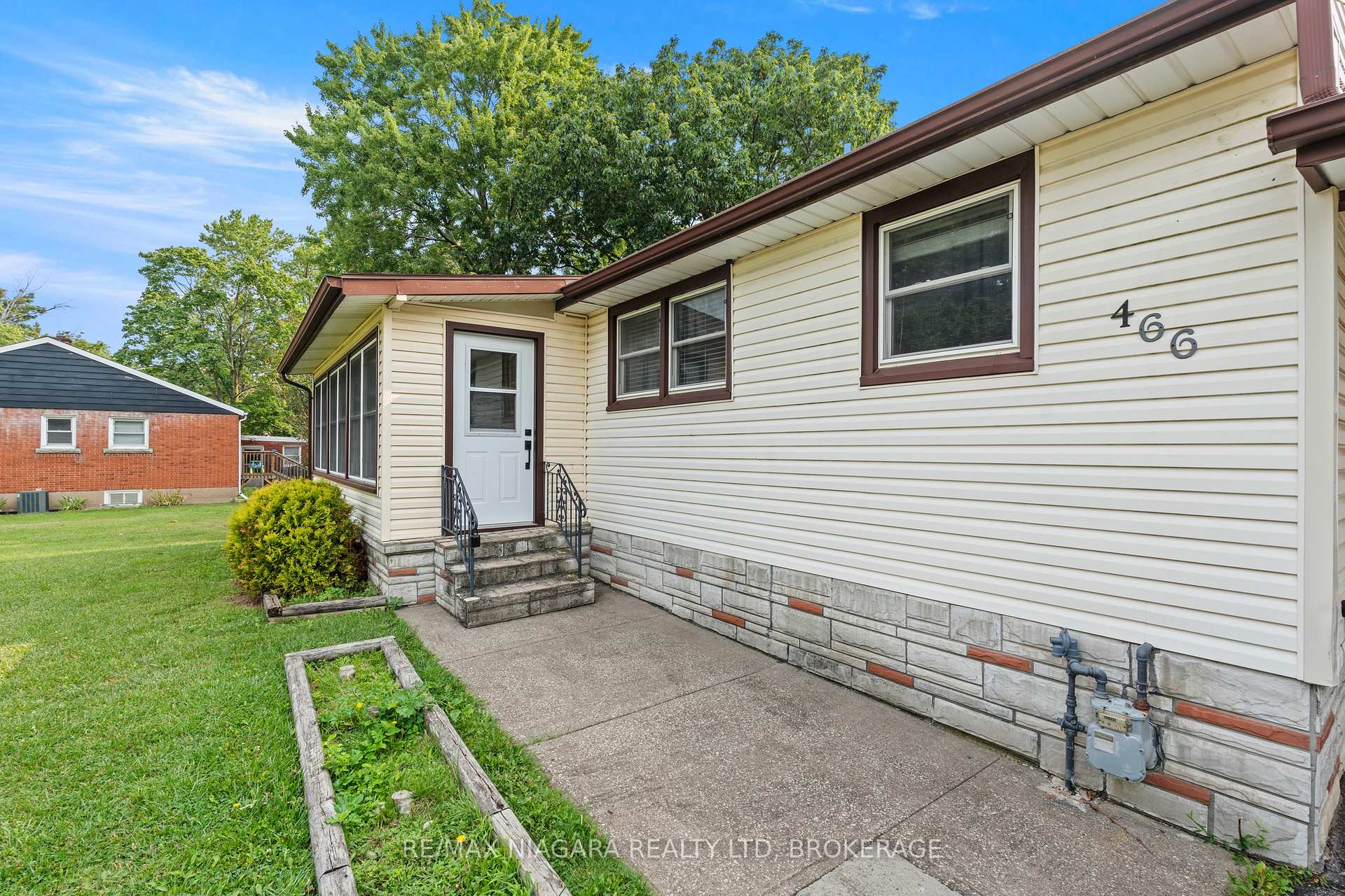 Photo 6 of 466 Clare Avenue, Welland, Prince Charles — HOMEH