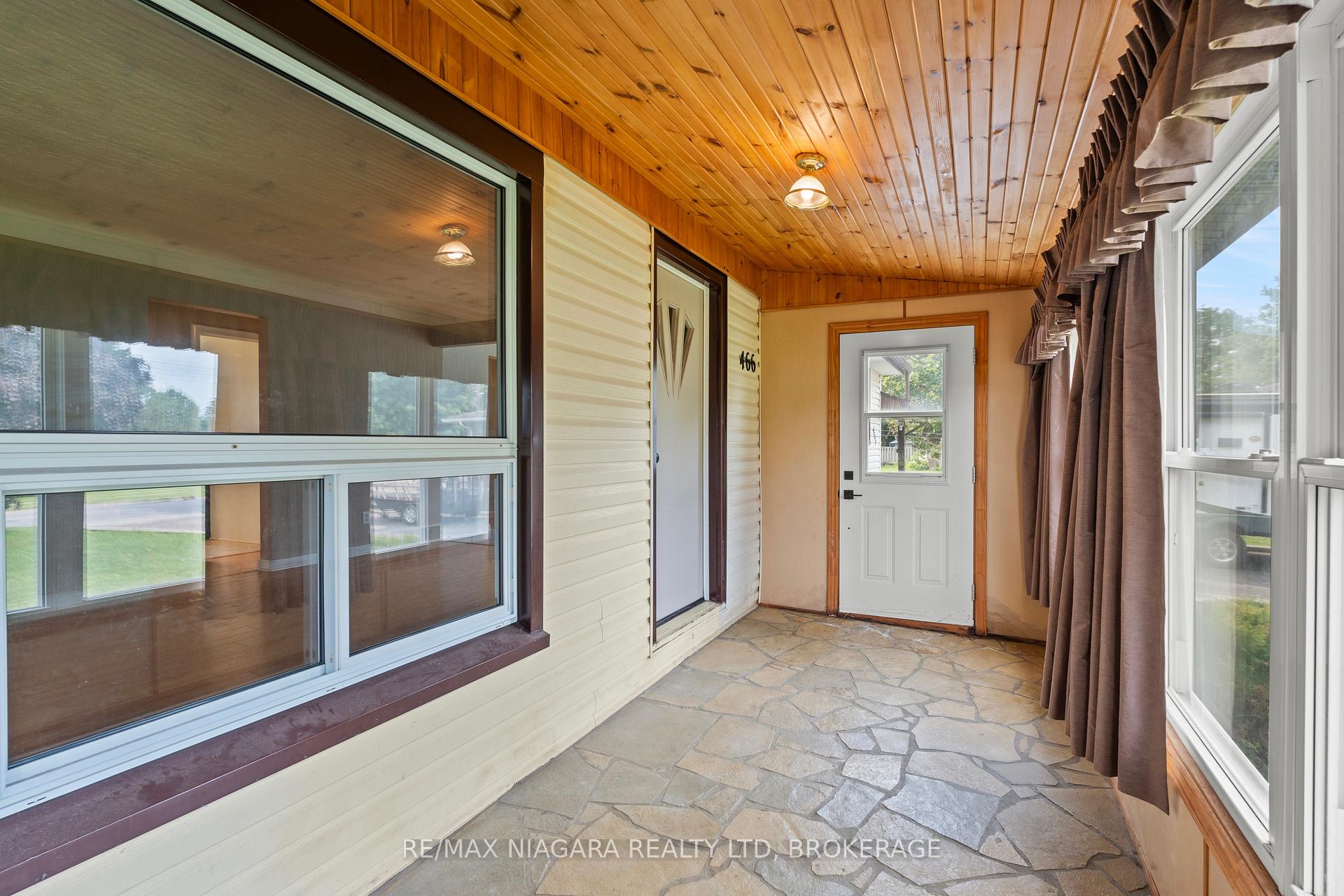 Photo 7 of 466 Clare Avenue, Welland, Prince Charles — HOMEH