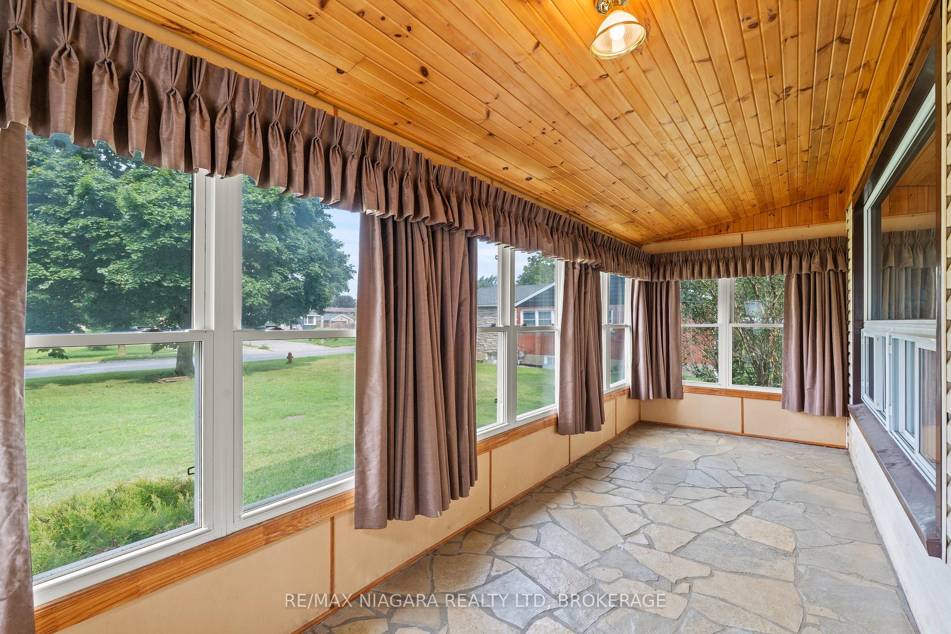 Photo 8 of 466 Clare Avenue, Welland, Prince Charles — HOMEH