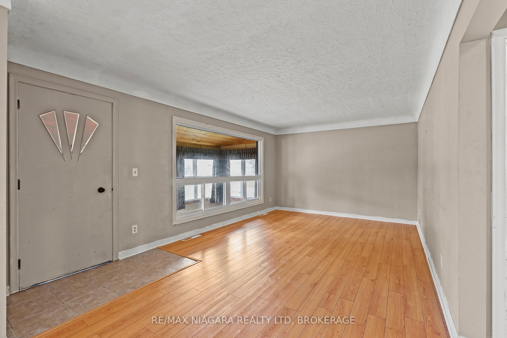 Photo 12 of 466 Clare Avenue, Welland, Prince Charles — HOMEH