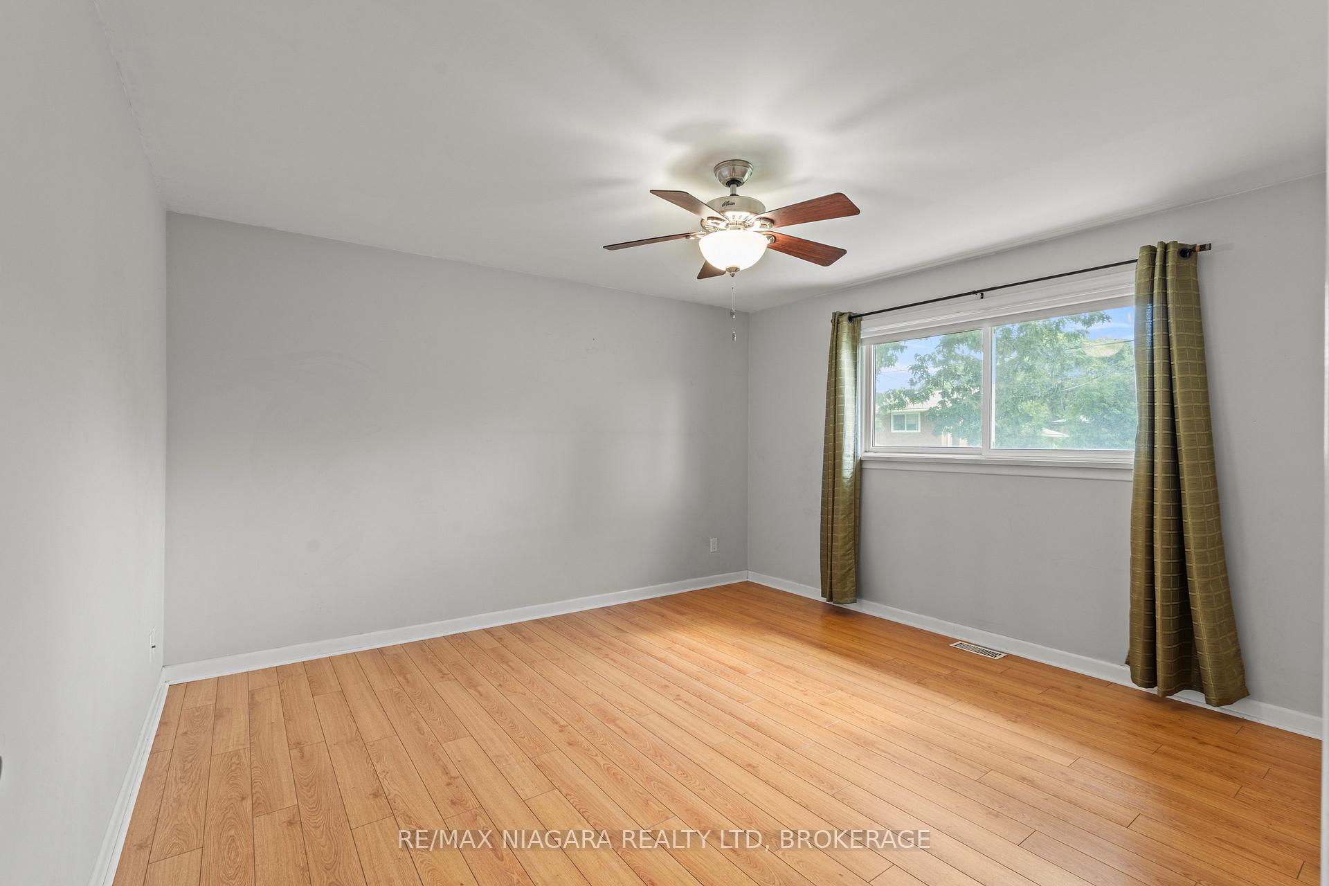Photo 17 of 466 Clare Avenue, Welland, Prince Charles — HOMEH