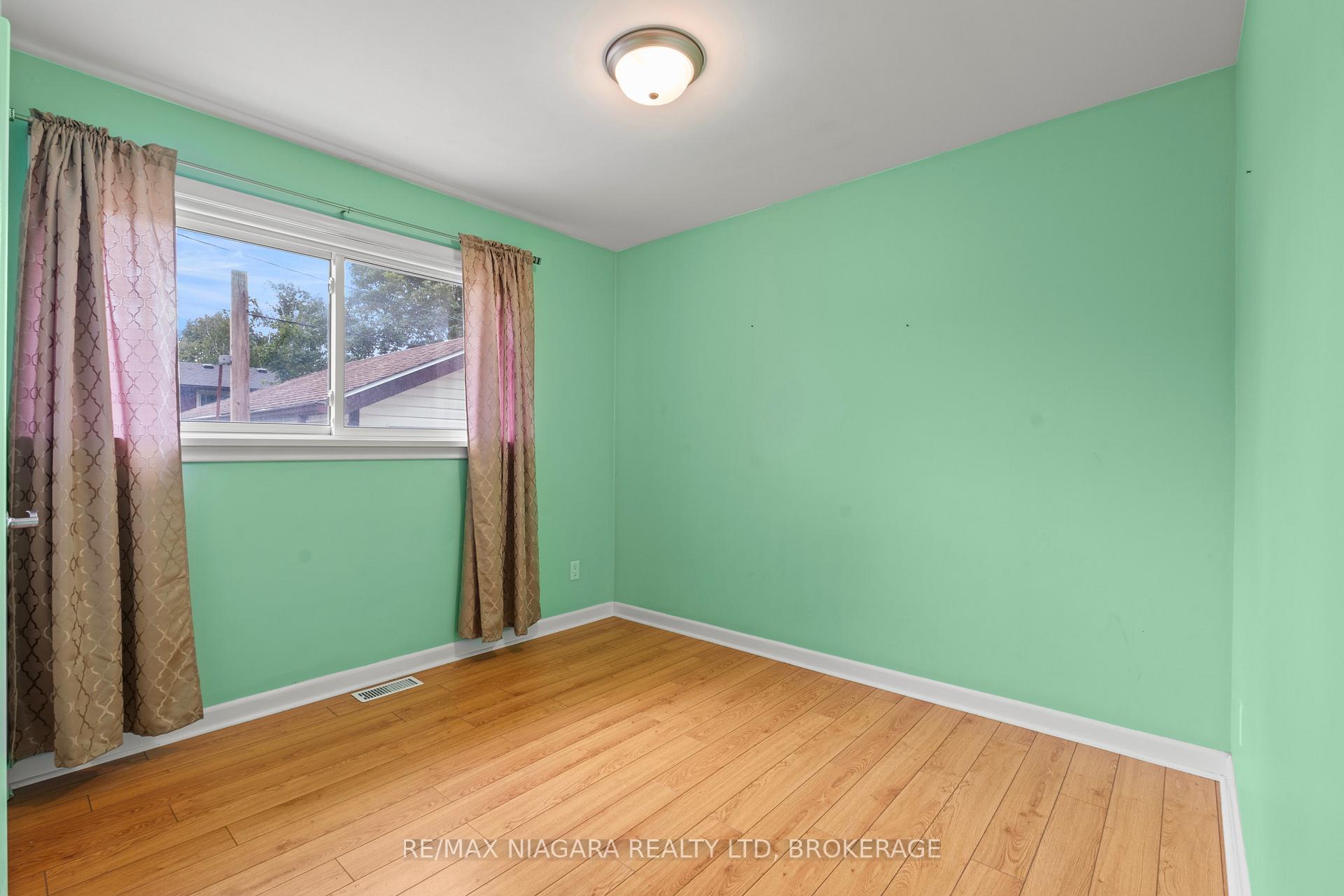 Photo 19 of 466 Clare Avenue, Welland, Prince Charles — HOMEH