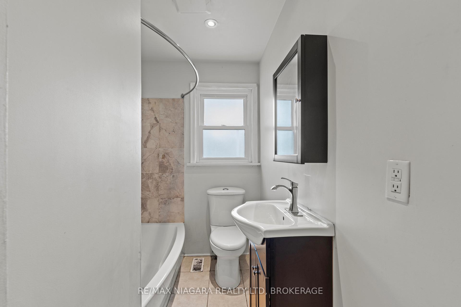 Photo 20 of 466 Clare Avenue, Welland, Prince Charles — HOMEH