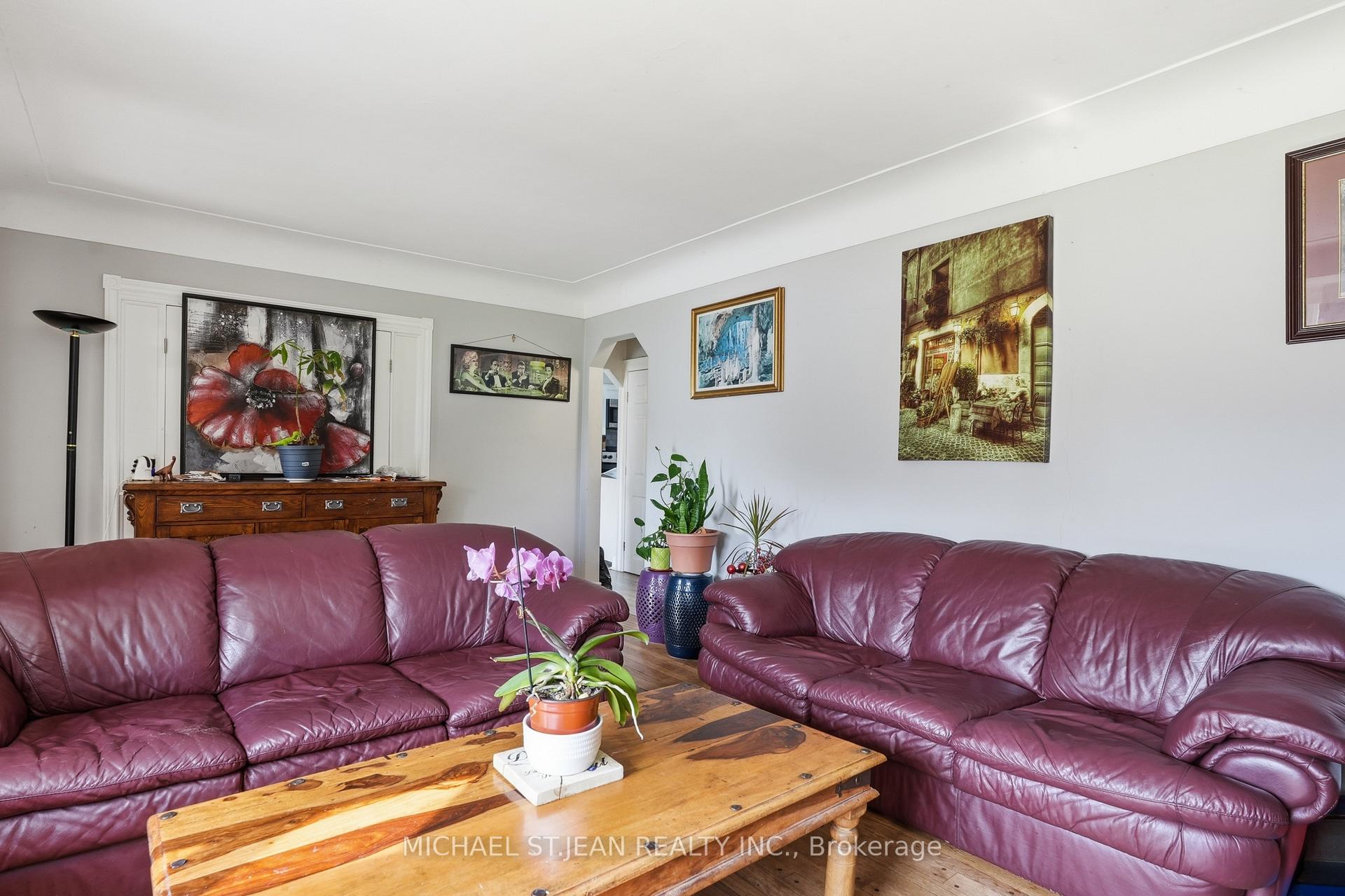 Photo 10 of 35 Centennial Parkway S, Hamilton, Stoney Creek — HOMEH