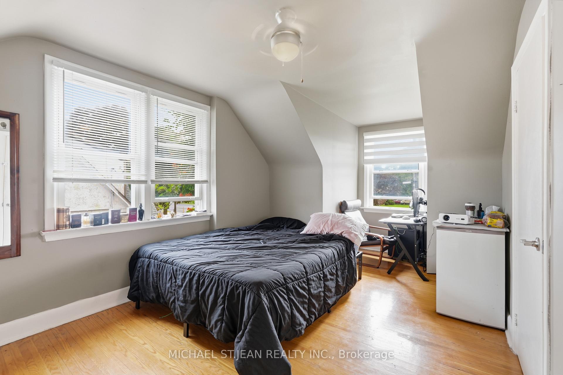 Photo 24 of 35 Centennial Parkway S, Hamilton, Stoney Creek — HOMEH