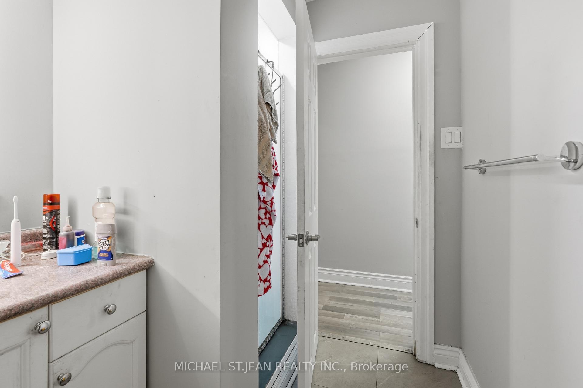 Photo 30 of 35 Centennial Parkway S, Hamilton, Stoney Creek — HOMEH