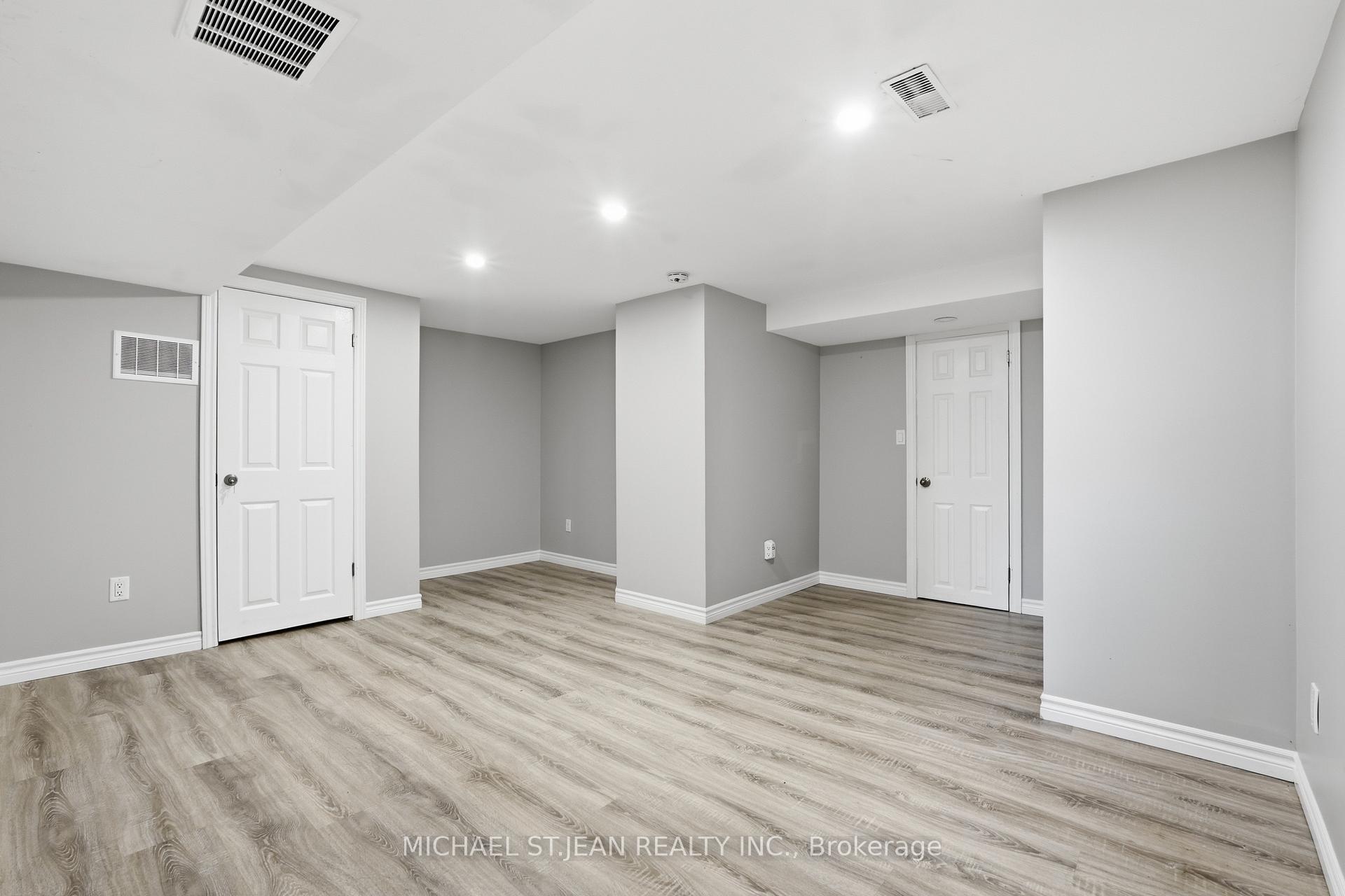 Photo 40 of 35 Centennial Parkway S, Hamilton, Stoney Creek — HOMEH