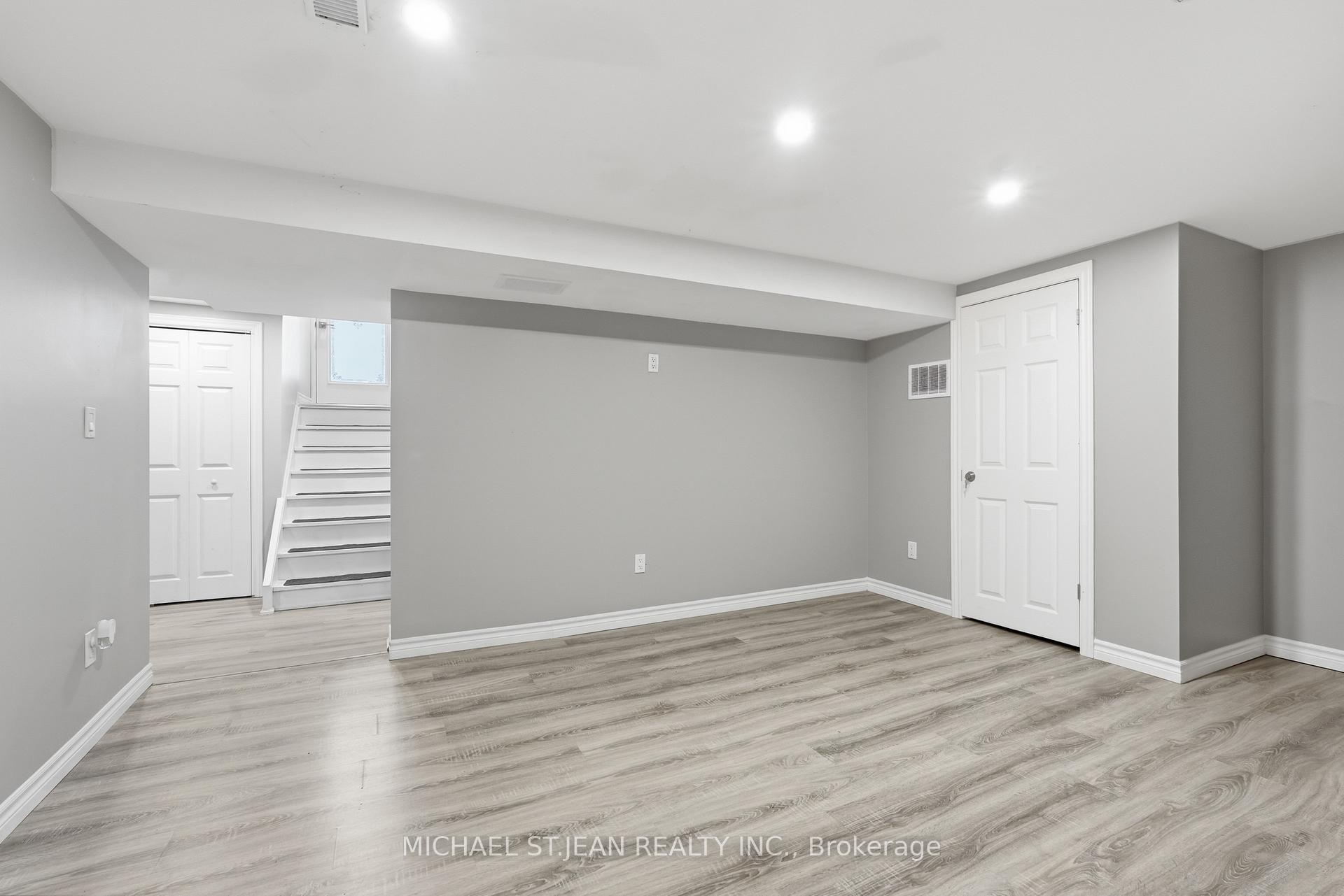 Photo 41 of 35 Centennial Parkway S, Hamilton, Stoney Creek — HOMEH