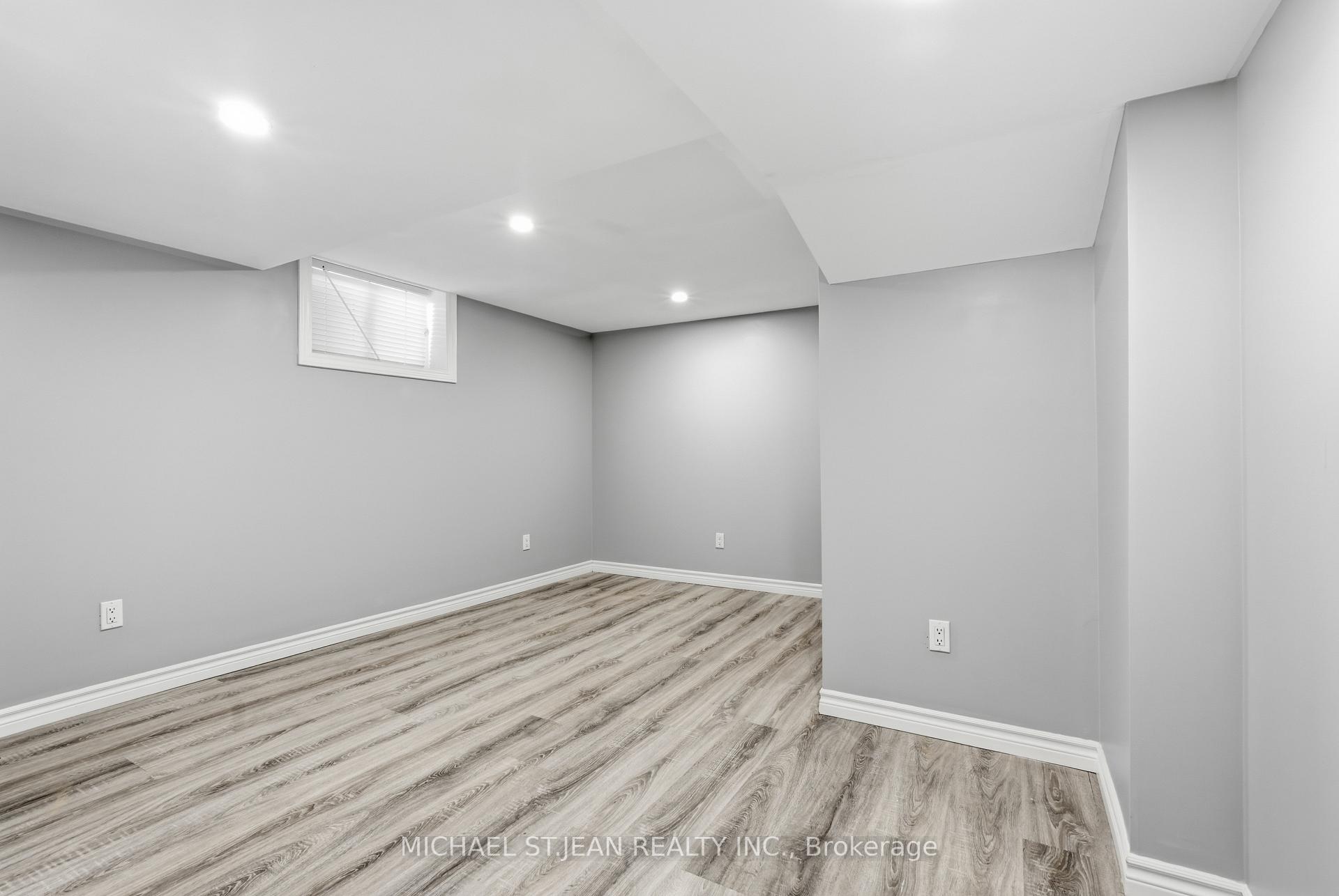Photo 42 of 35 Centennial Parkway S, Hamilton, Stoney Creek — HOMEH