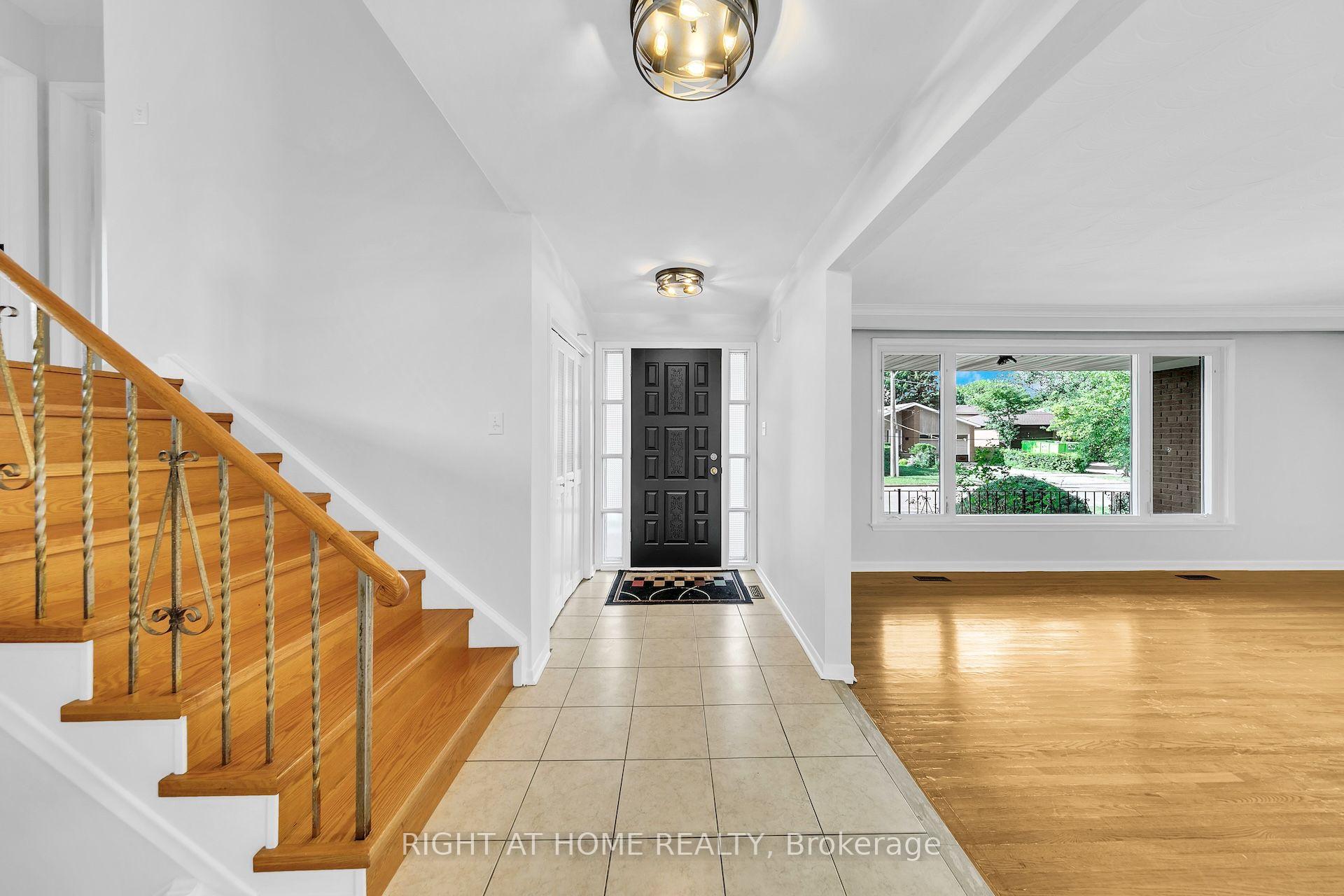 Photo 3 of 88 Peckham Avenue, North York, Newtonbrook West — HOMEH