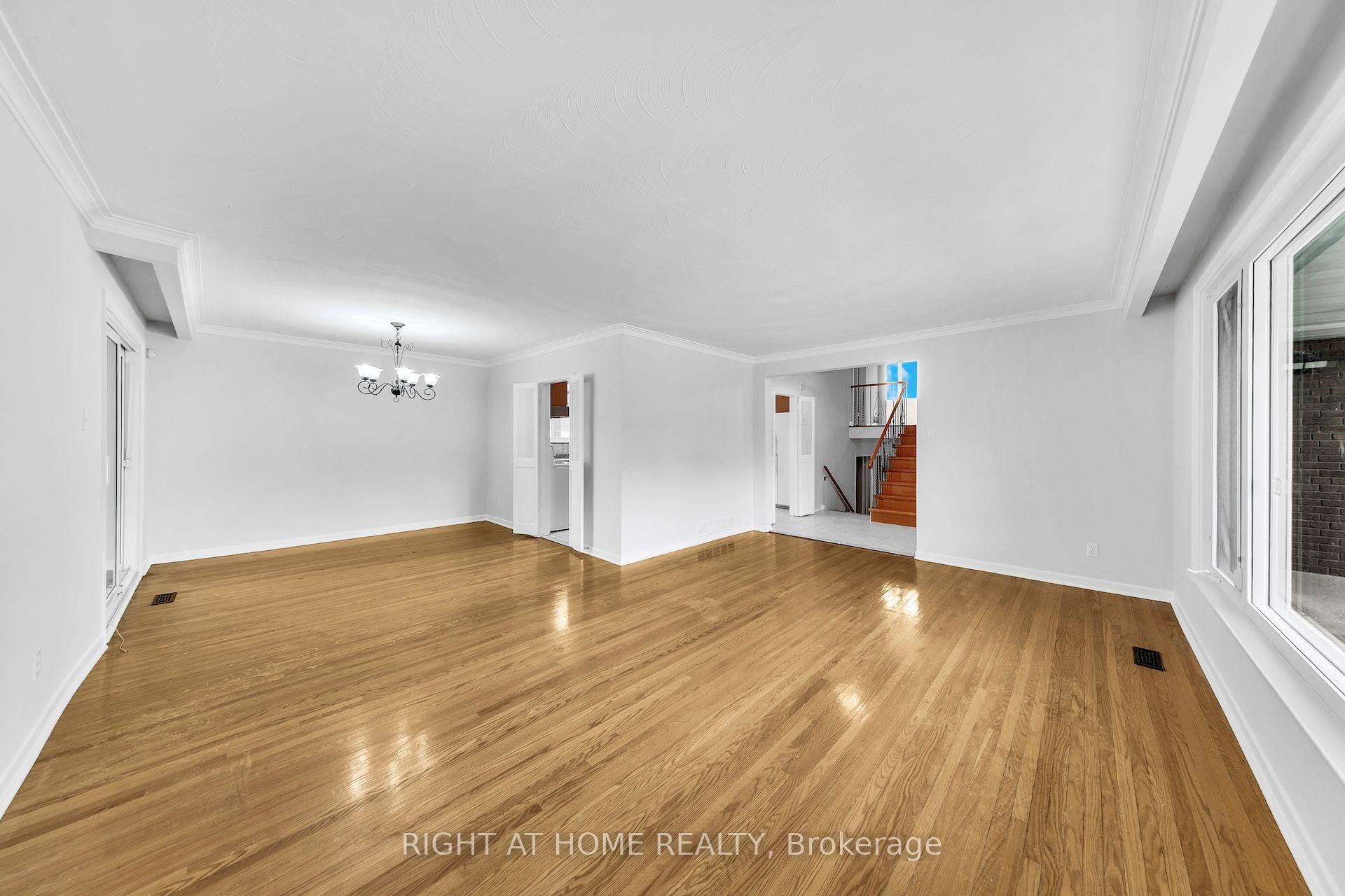 Photo 5 of 88 Peckham Avenue, North York, Newtonbrook West — HOMEH