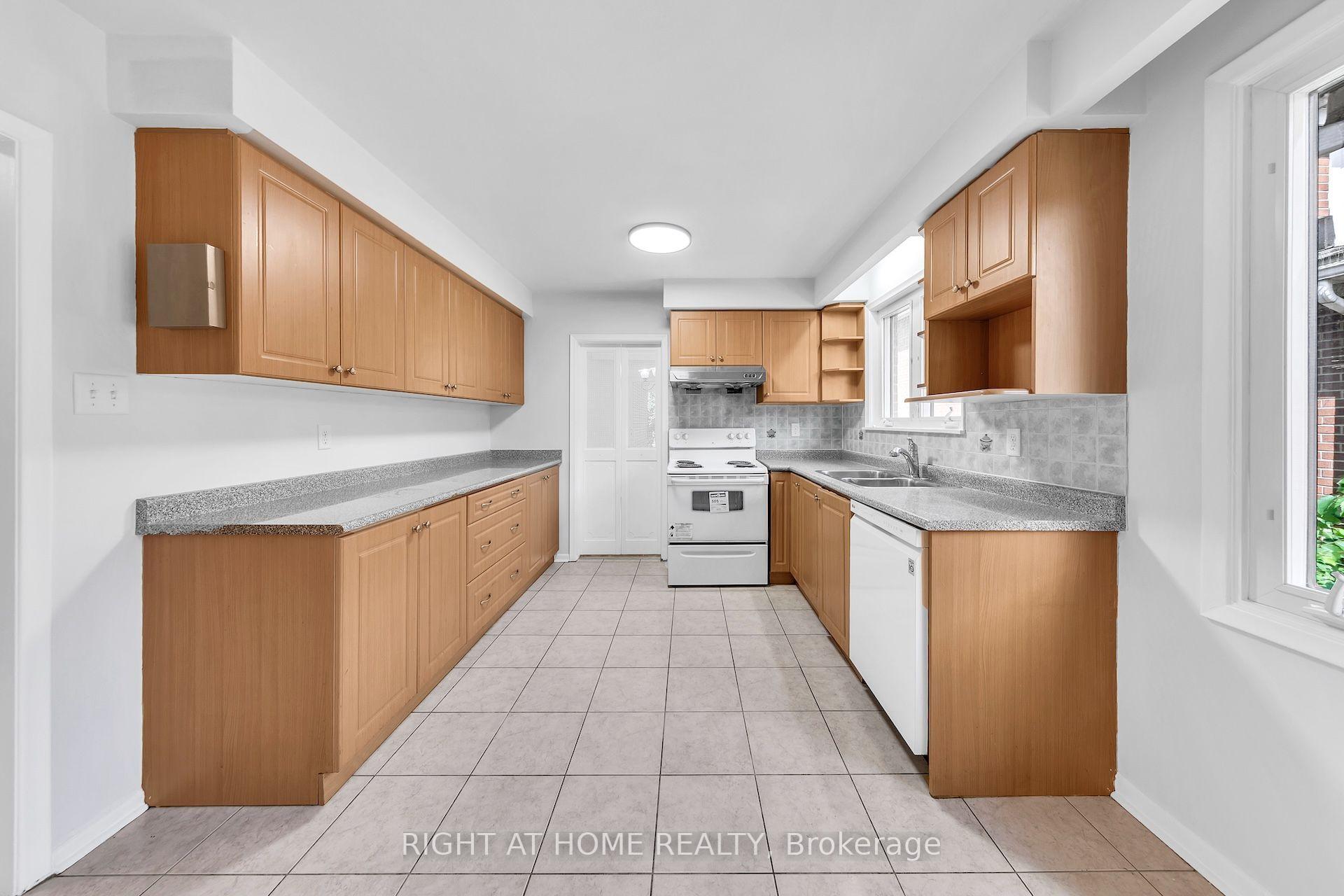 Photo 7 of 88 Peckham Avenue, North York, Newtonbrook West — HOMEH