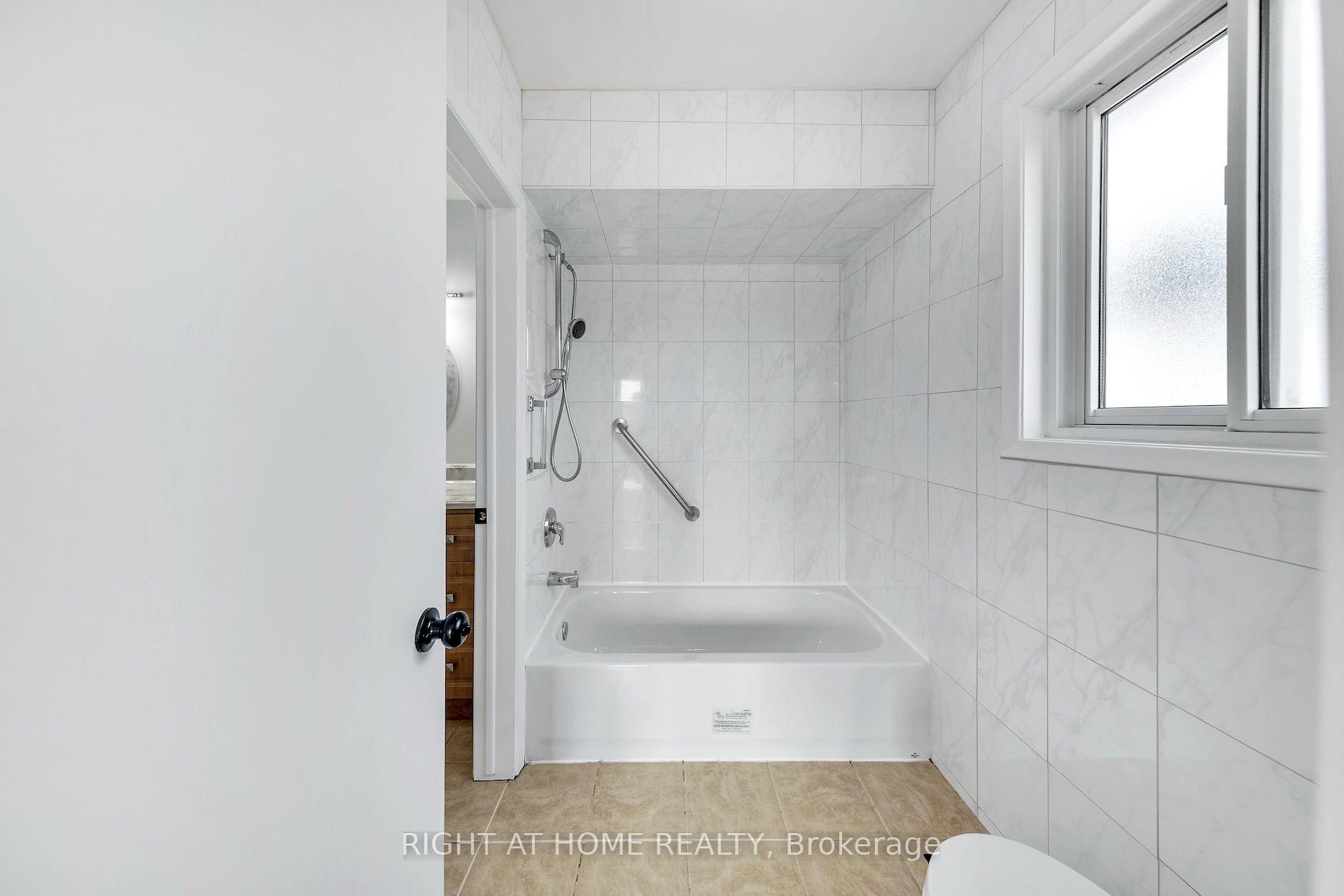 Photo 12 of 88 Peckham Avenue, North York, Newtonbrook West — HOMEH