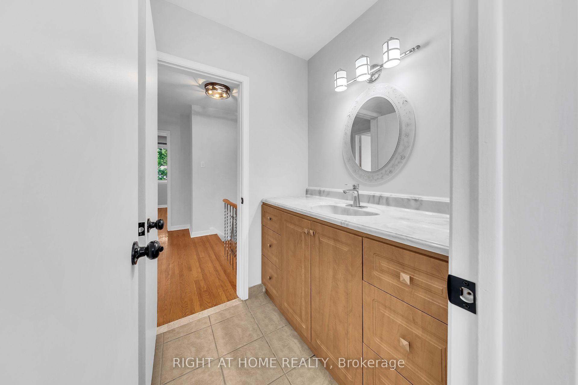 Photo 13 of 88 Peckham Avenue, North York, Newtonbrook West — HOMEH
