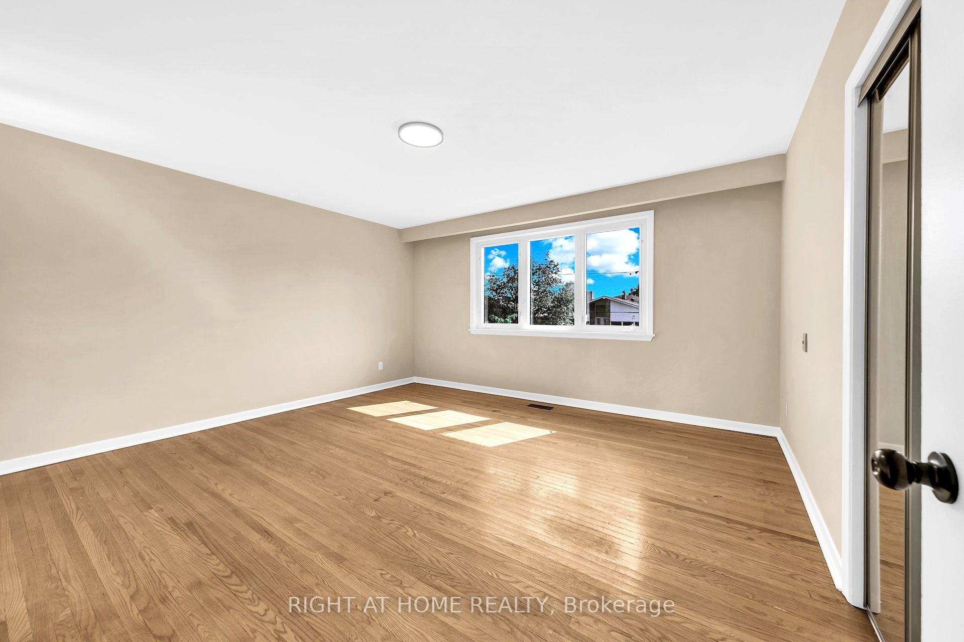 Photo 14 of 88 Peckham Avenue, North York, Newtonbrook West — HOMEH