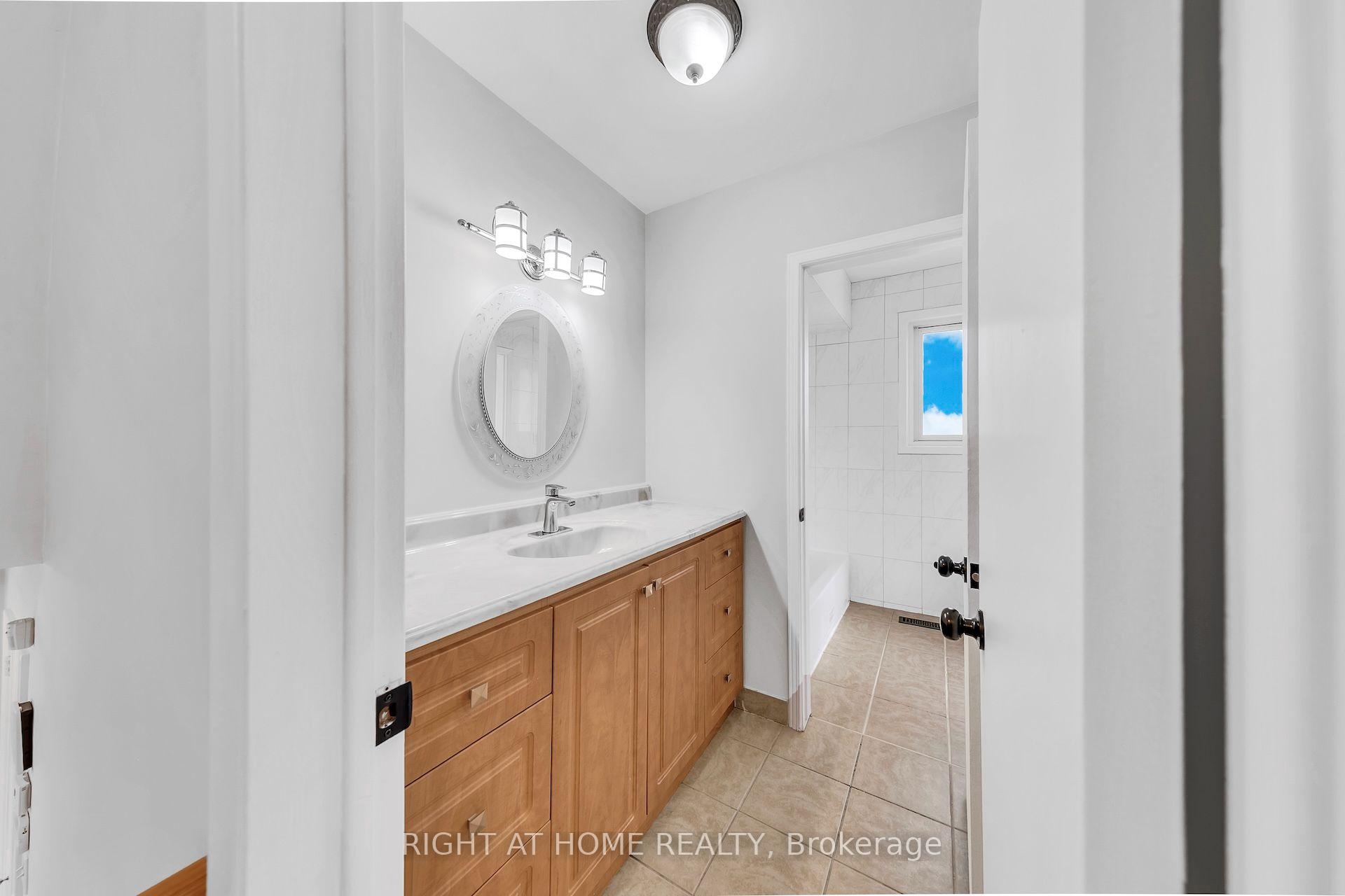 Photo 23 of 88 Peckham Avenue, North York, Newtonbrook West — HOMEH