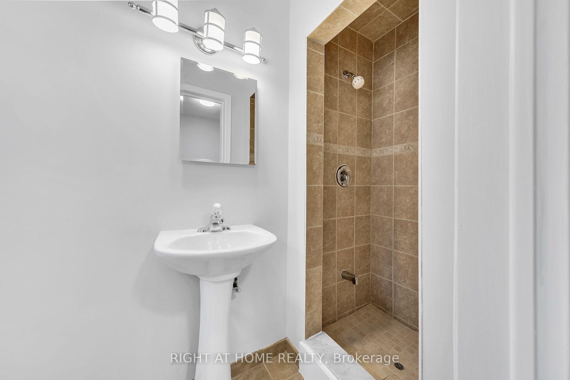 Photo 26 of 88 Peckham Avenue, North York, Newtonbrook West — HOMEH