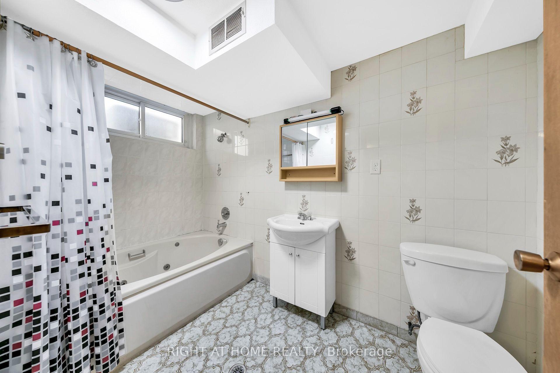 Photo 34 of 88 Peckham Avenue, North York, Newtonbrook West — HOMEH