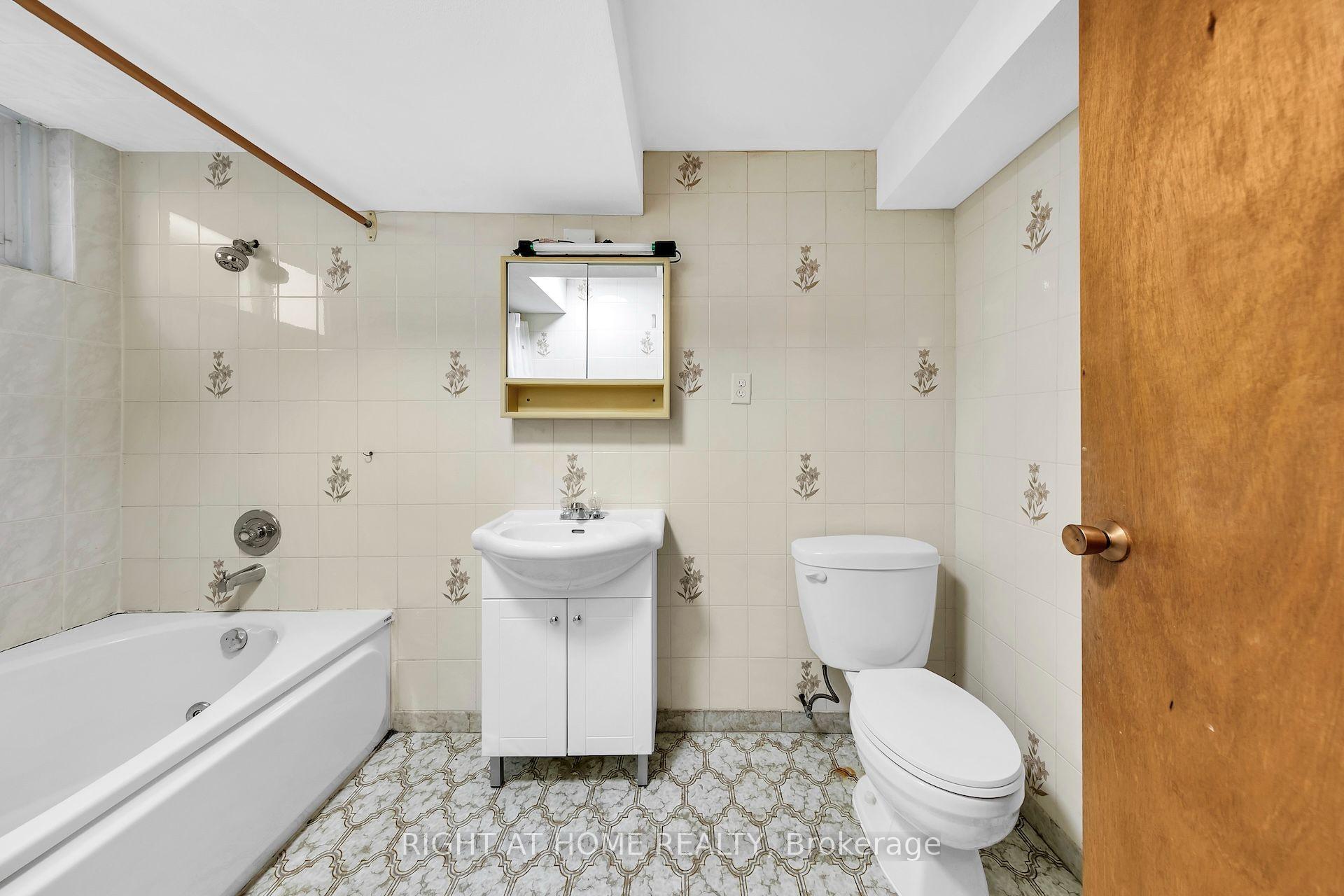 Photo 36 of 88 Peckham Avenue, North York, Newtonbrook West — HOMEH