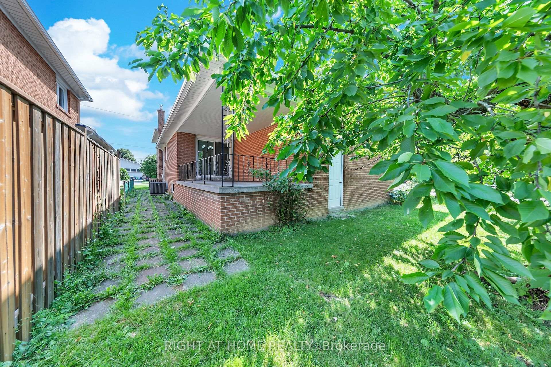 Photo 45 of 88 Peckham Avenue, North York, Newtonbrook West — HOMEH