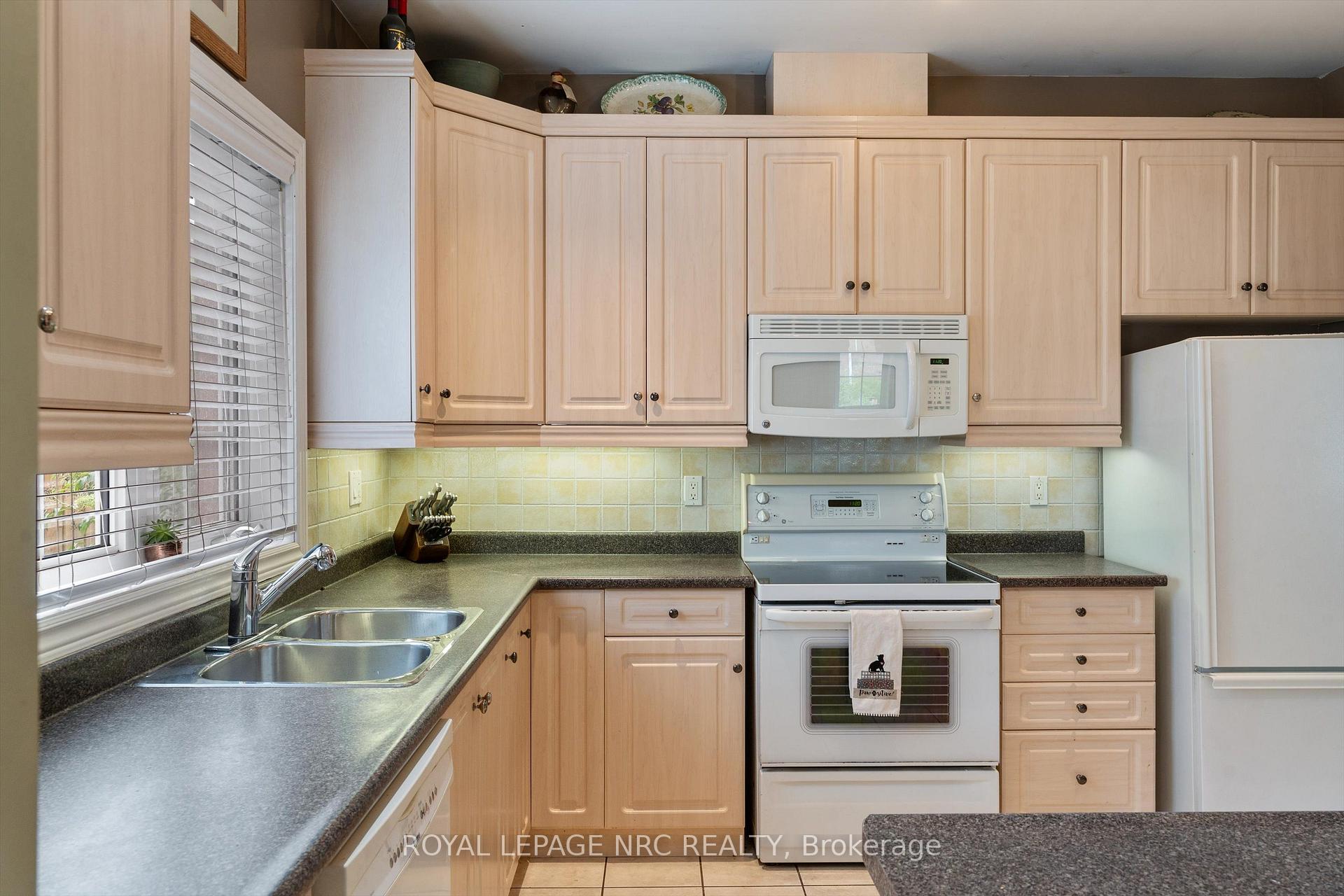 Photo 15 of Unit 77, 100 Beddoe Drive, Hamilton, Chedoke Park — HOMEH