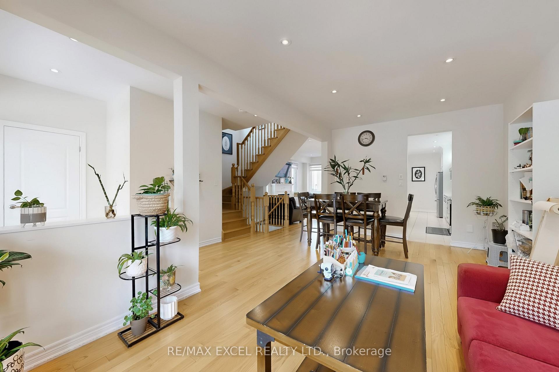 Photo 7 of 9 Sunnyside Hill Road, Markham, Cornell — HOMEH