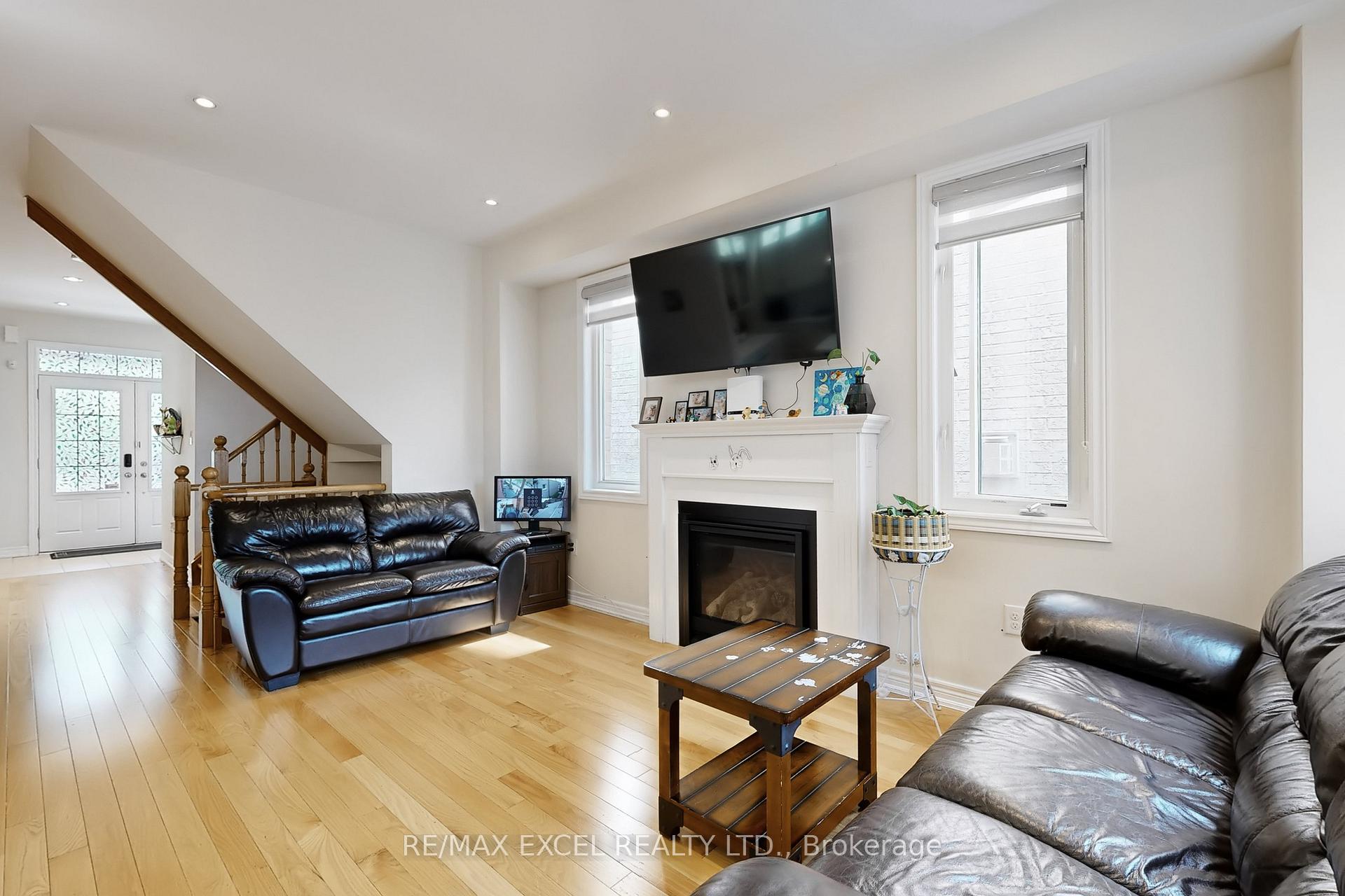 Photo 12 of 9 Sunnyside Hill Road, Markham, Cornell — HOMEH