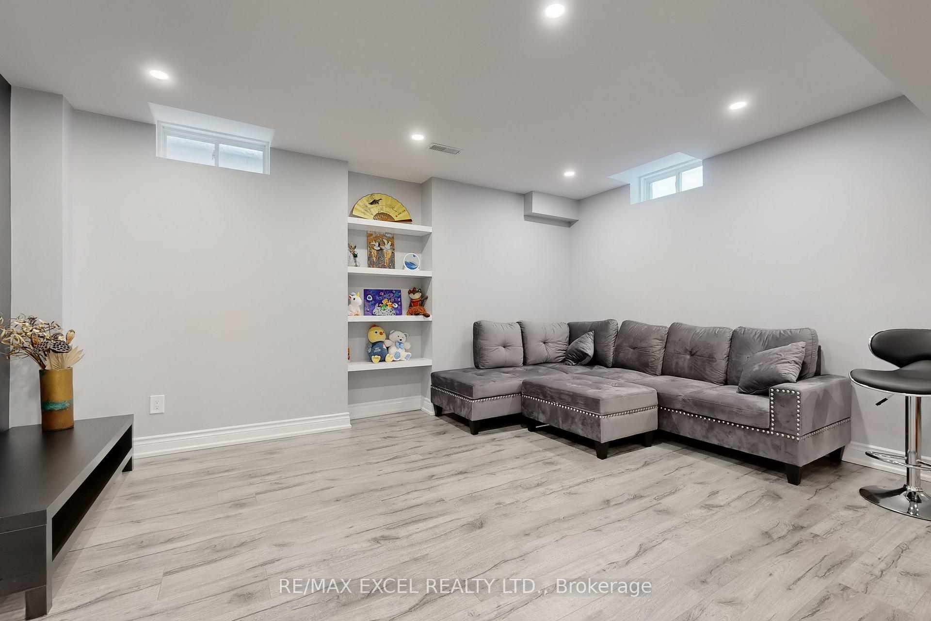 Photo 43 of 9 Sunnyside Hill Road, Markham, Cornell — HOMEH