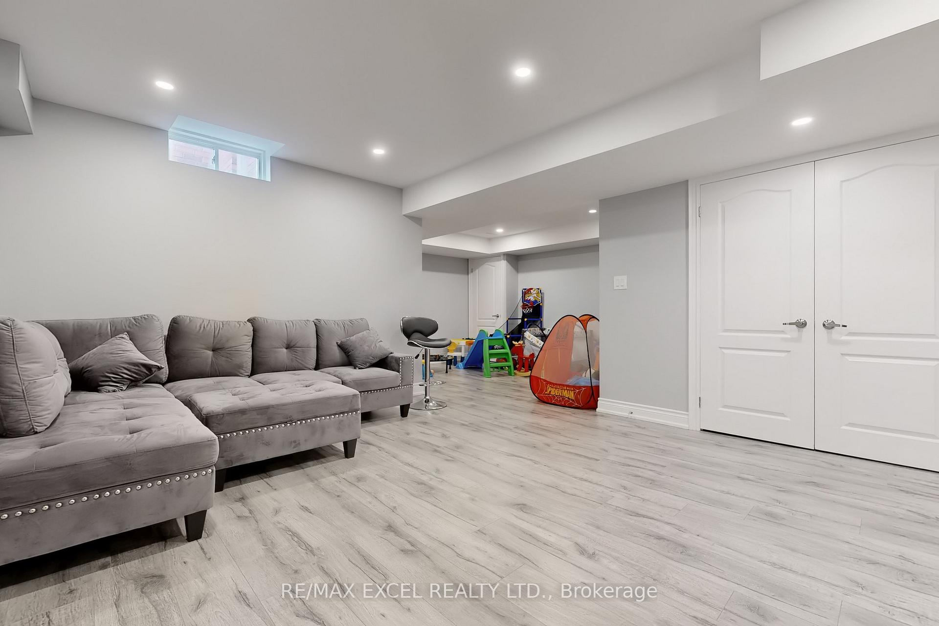 Photo 44 of 9 Sunnyside Hill Road, Markham, Cornell — HOMEH