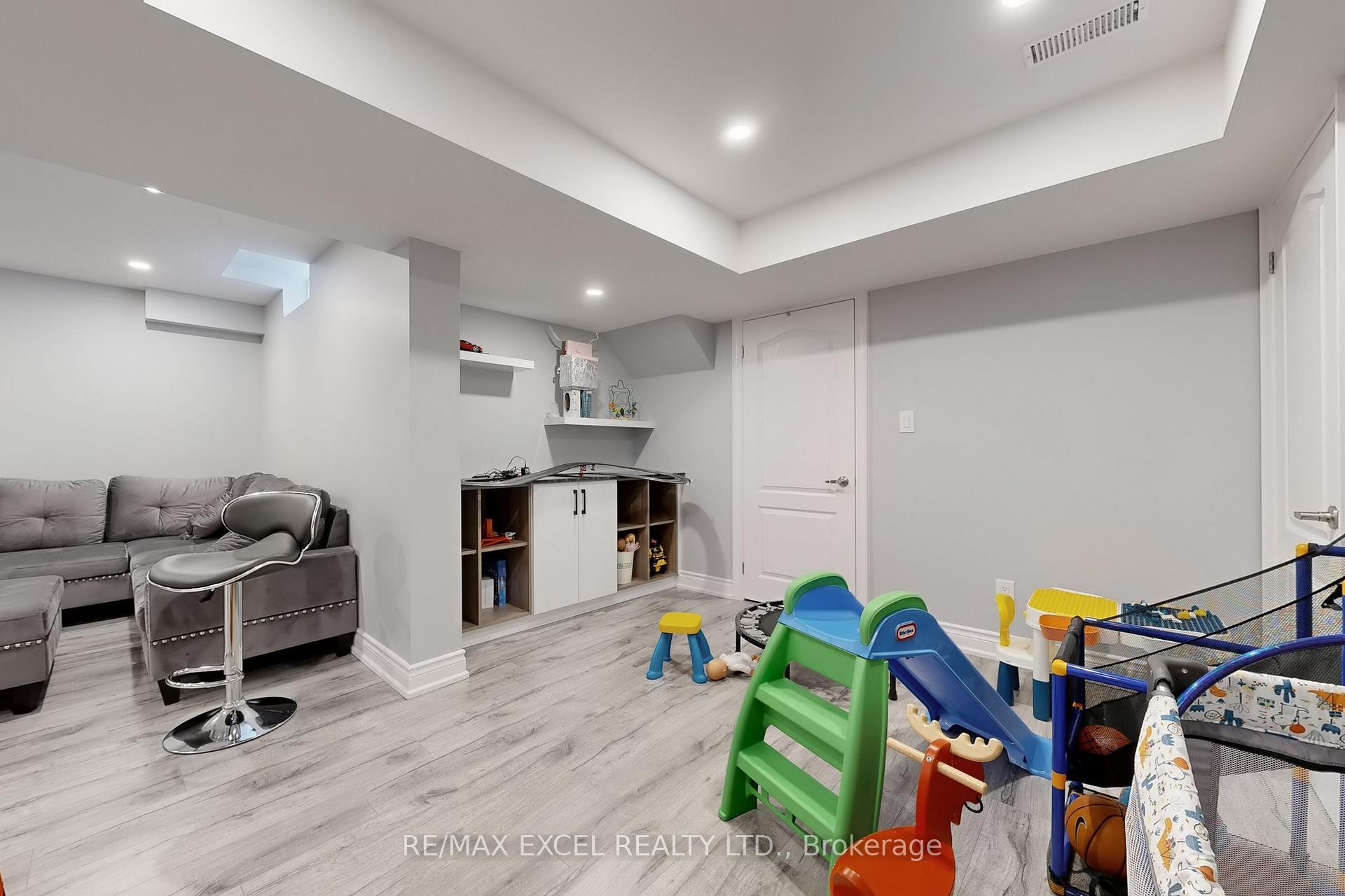 Photo 46 of 9 Sunnyside Hill Road, Markham, Cornell — HOMEH