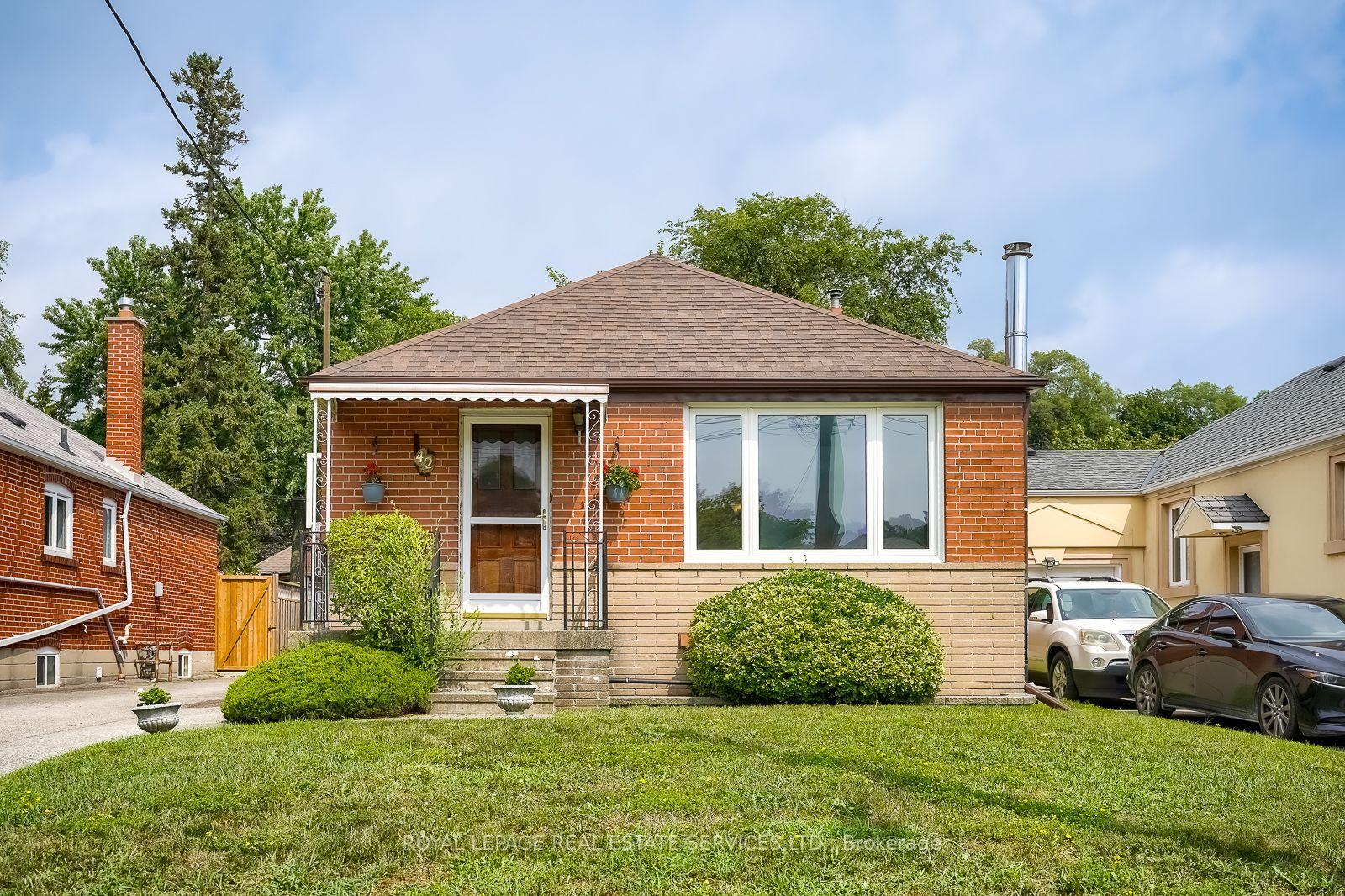Photo 2 of 42 Black Creek Boulevard, Toronto, Rockcliffe-Smythe — HOMEH