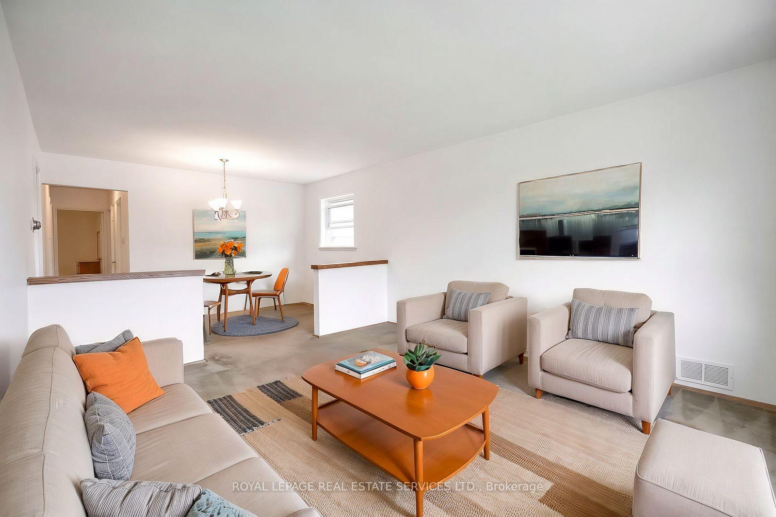 Photo 3 of 42 Black Creek Boulevard, Toronto, Rockcliffe-Smythe — HOMEH