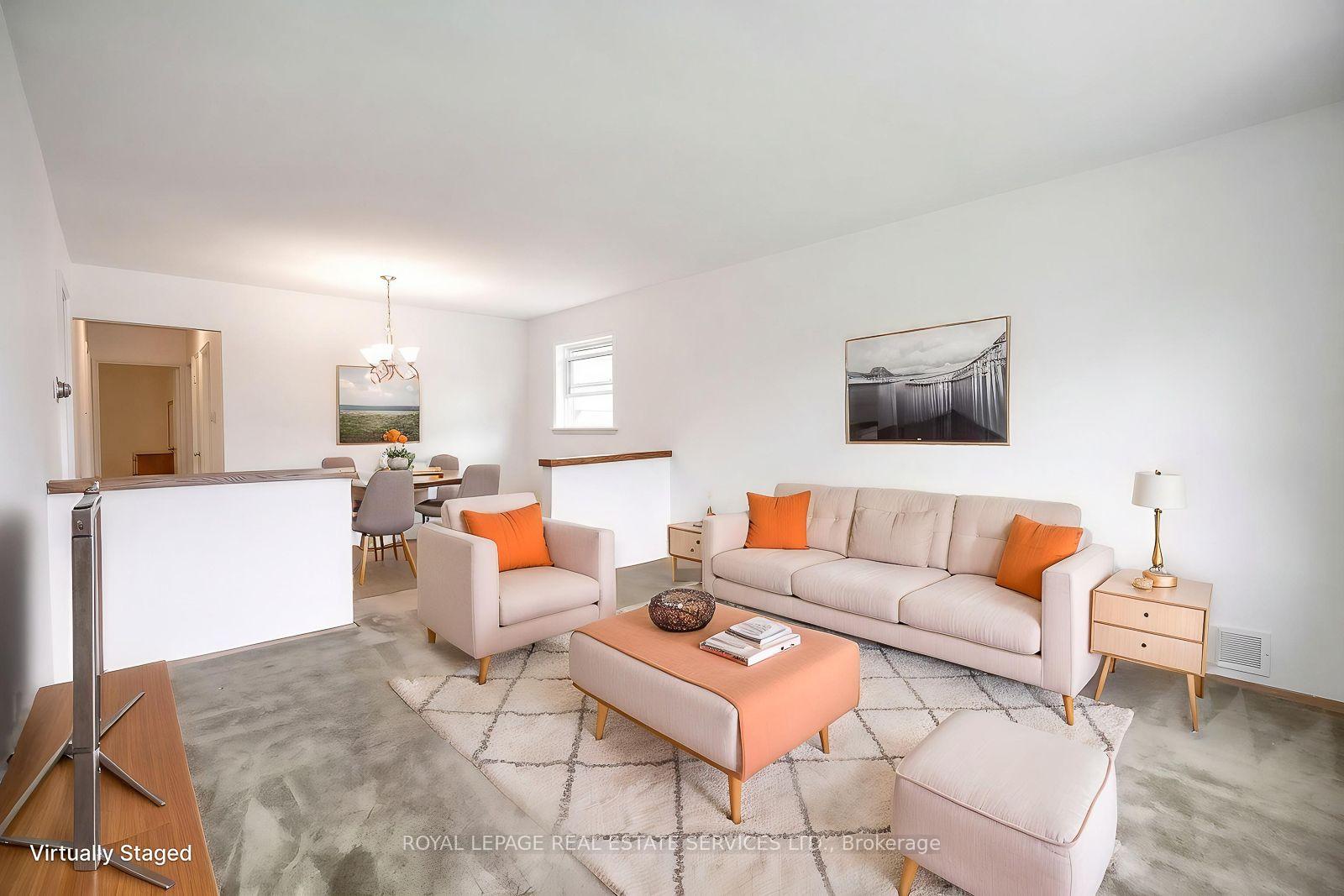 Photo 4 of 42 Black Creek Boulevard, Toronto, Rockcliffe-Smythe — HOMEH