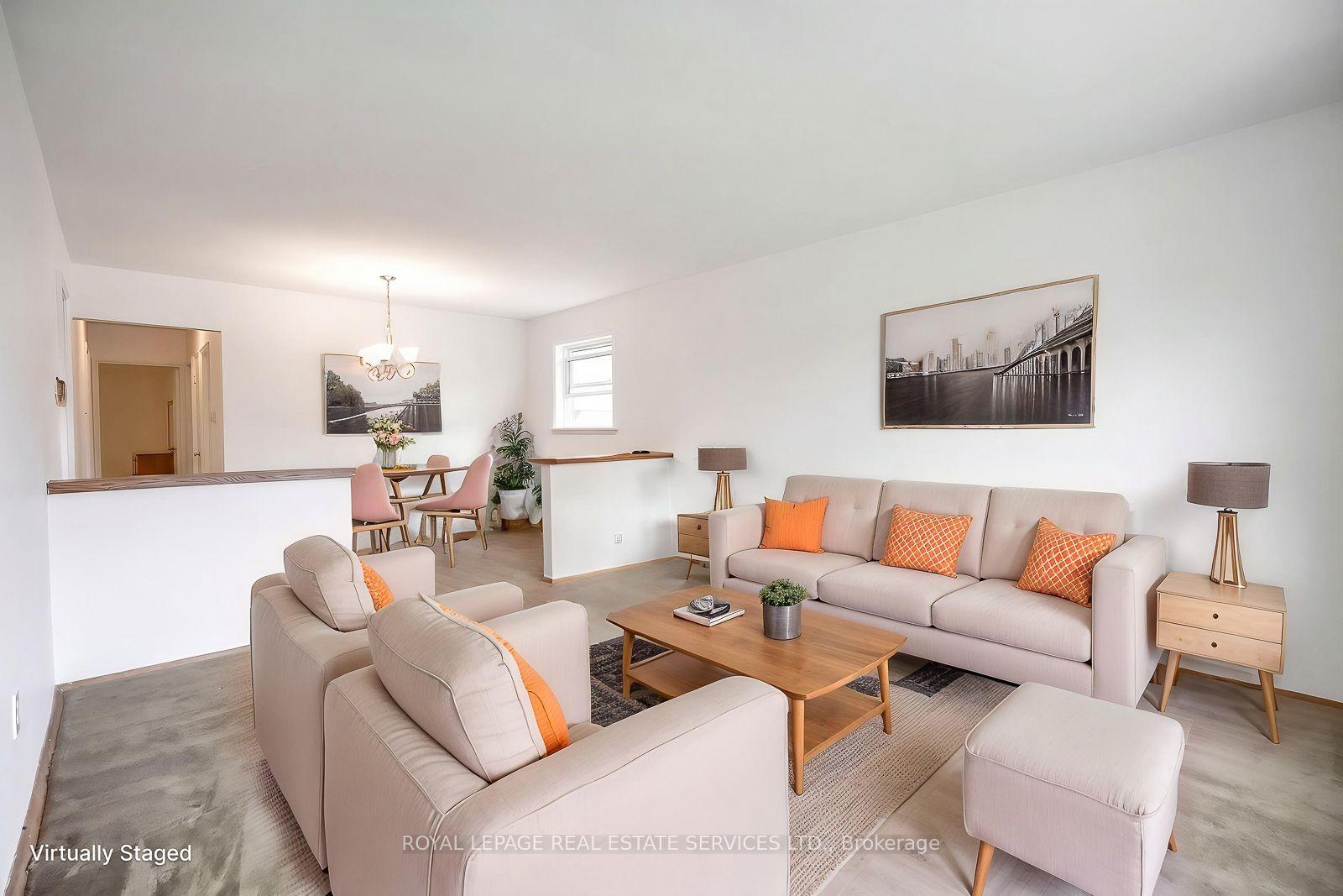 Photo 5 of 42 Black Creek Boulevard, Toronto, Rockcliffe-Smythe — HOMEH
