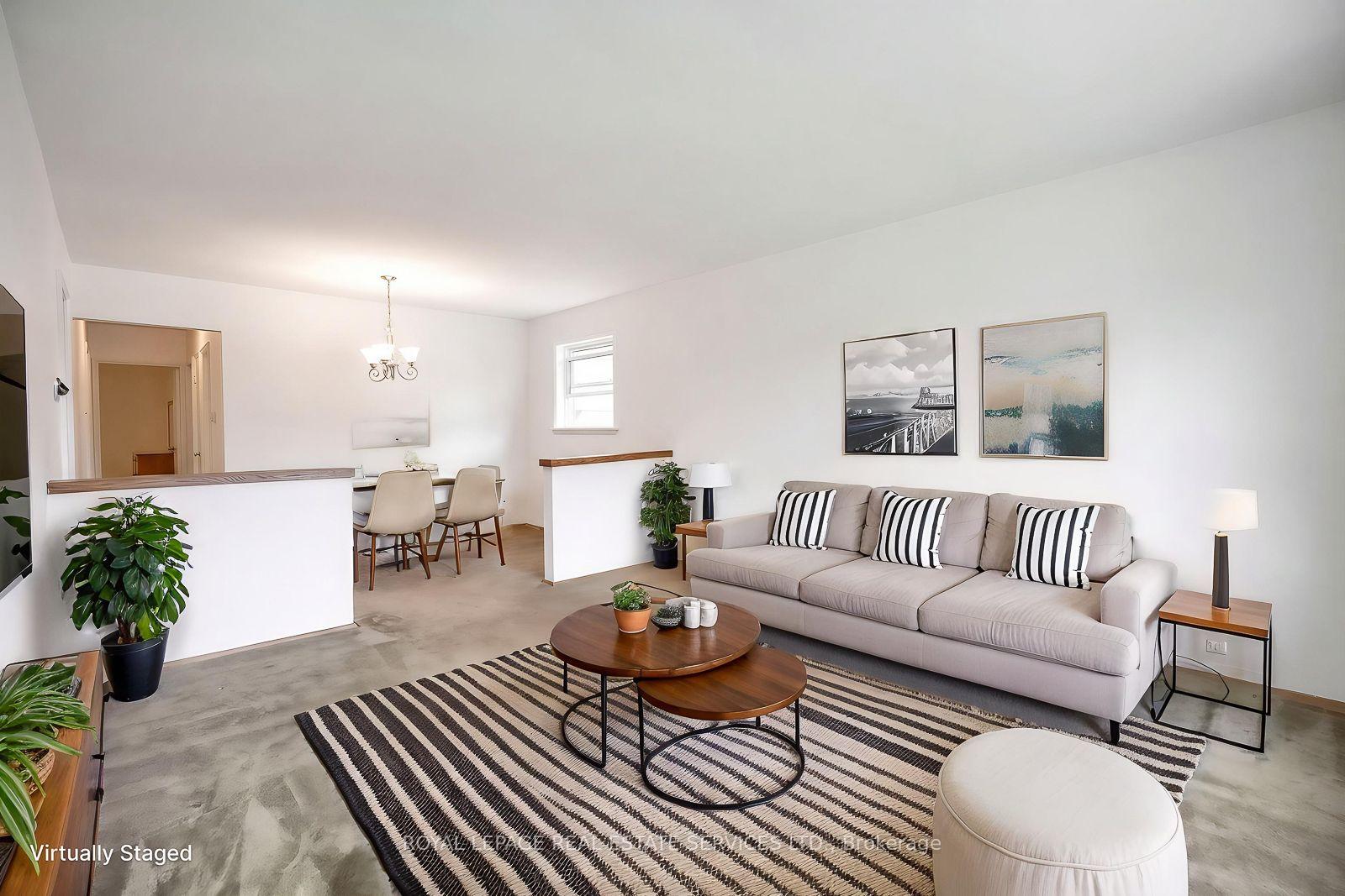 Photo 7 of 42 Black Creek Boulevard, Toronto, Rockcliffe-Smythe — HOMEH