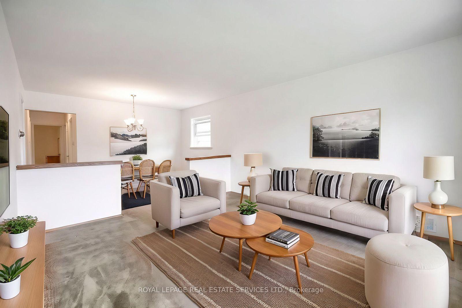 Photo 9 of 42 Black Creek Boulevard, Toronto, Rockcliffe-Smythe — HOMEH